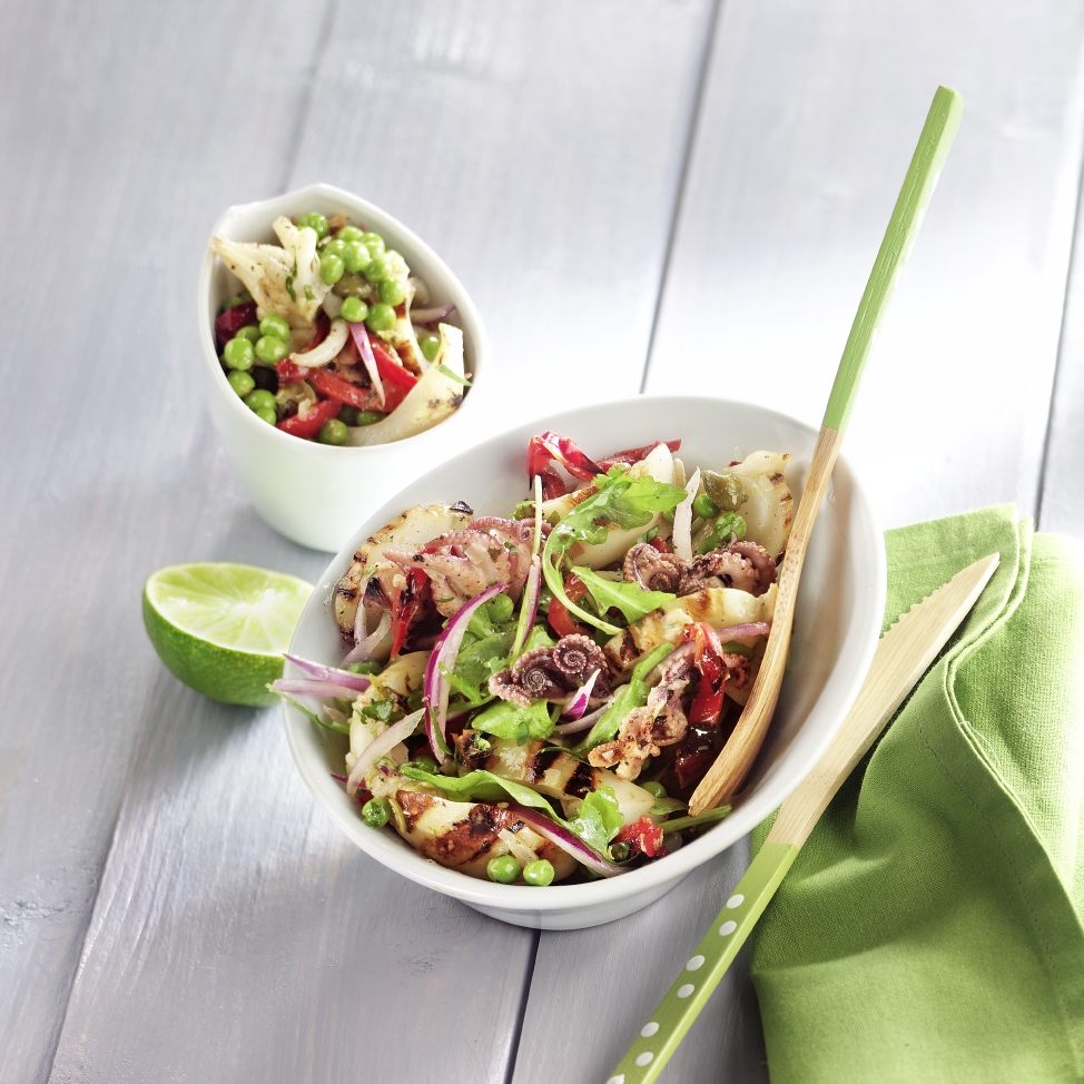 Salat mit gegrilltem Tintenfisch, Zitronenvinaigrette und Kapern