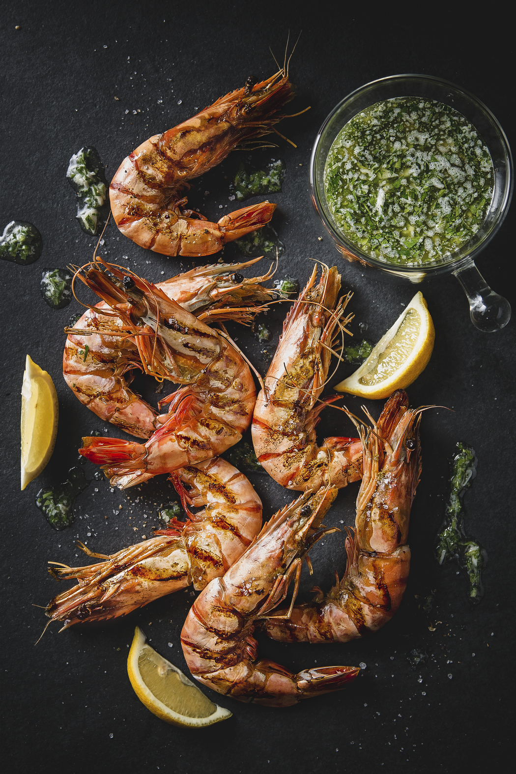 Gambas vom Grill & Zitronen-Butter mit Knoblauch & Petersilie