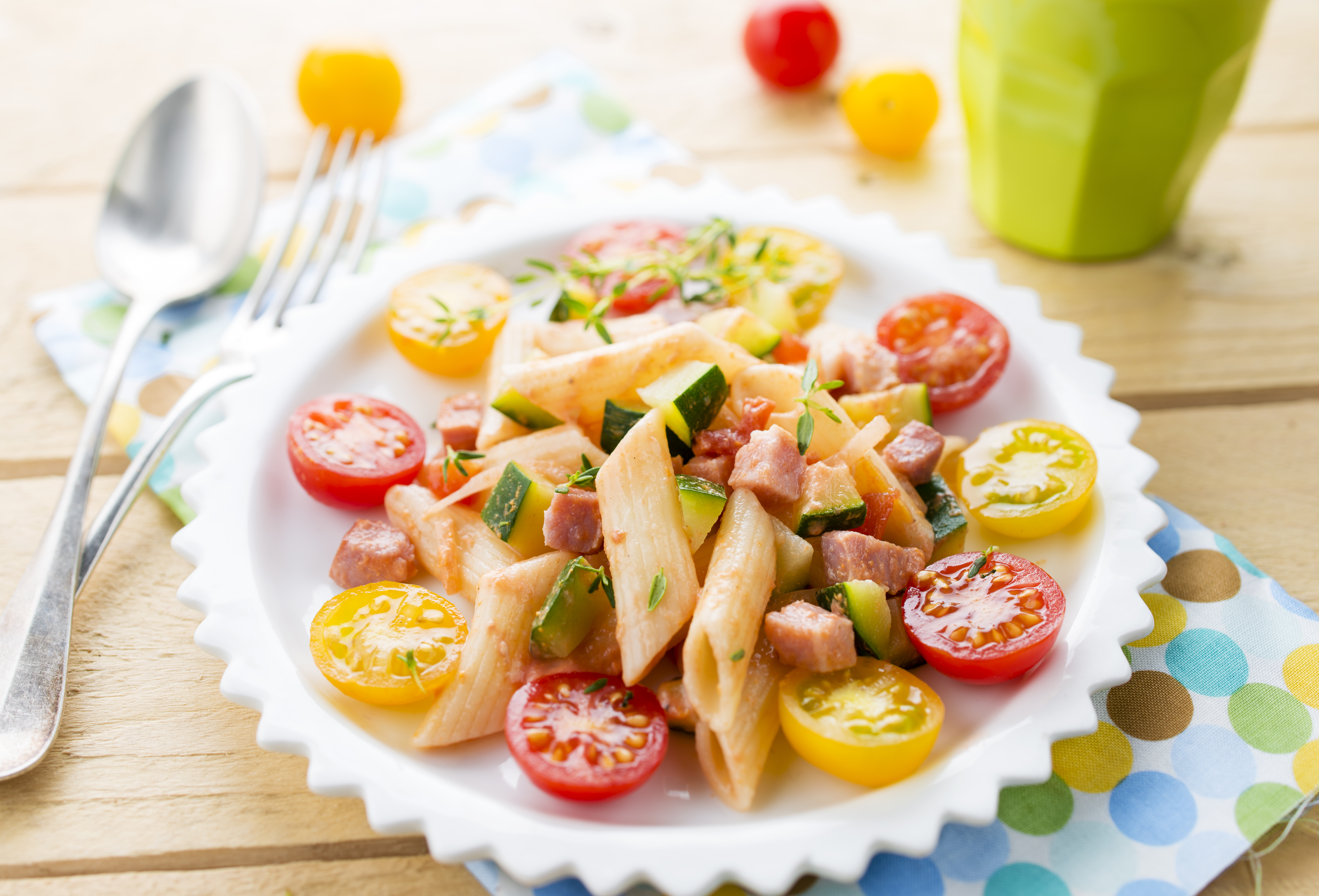 Penne con calabacín y panceta
