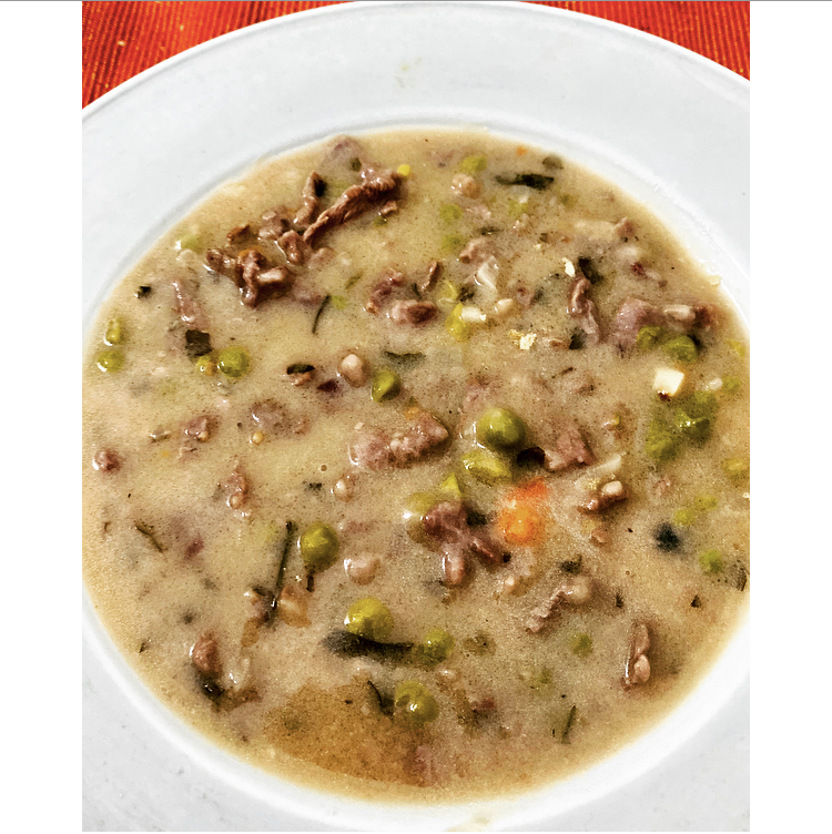 Straccetti di manzo con patate e piselli