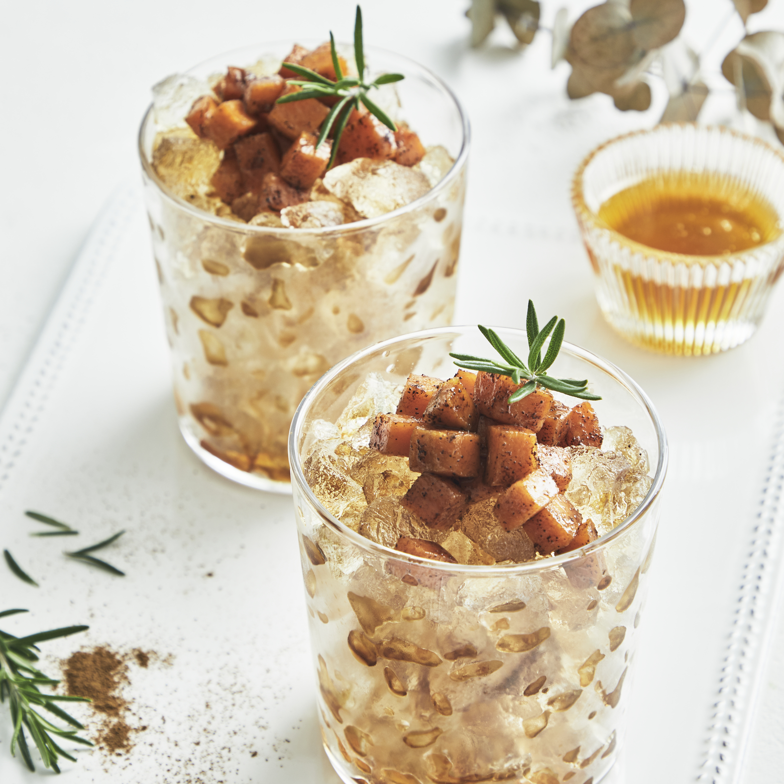 Granita van chai met appelsap, kaneel en pompoen