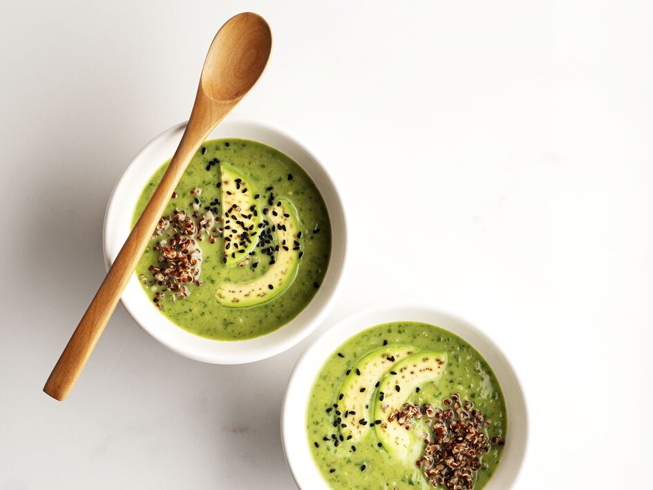 Sopa fría de aguacate