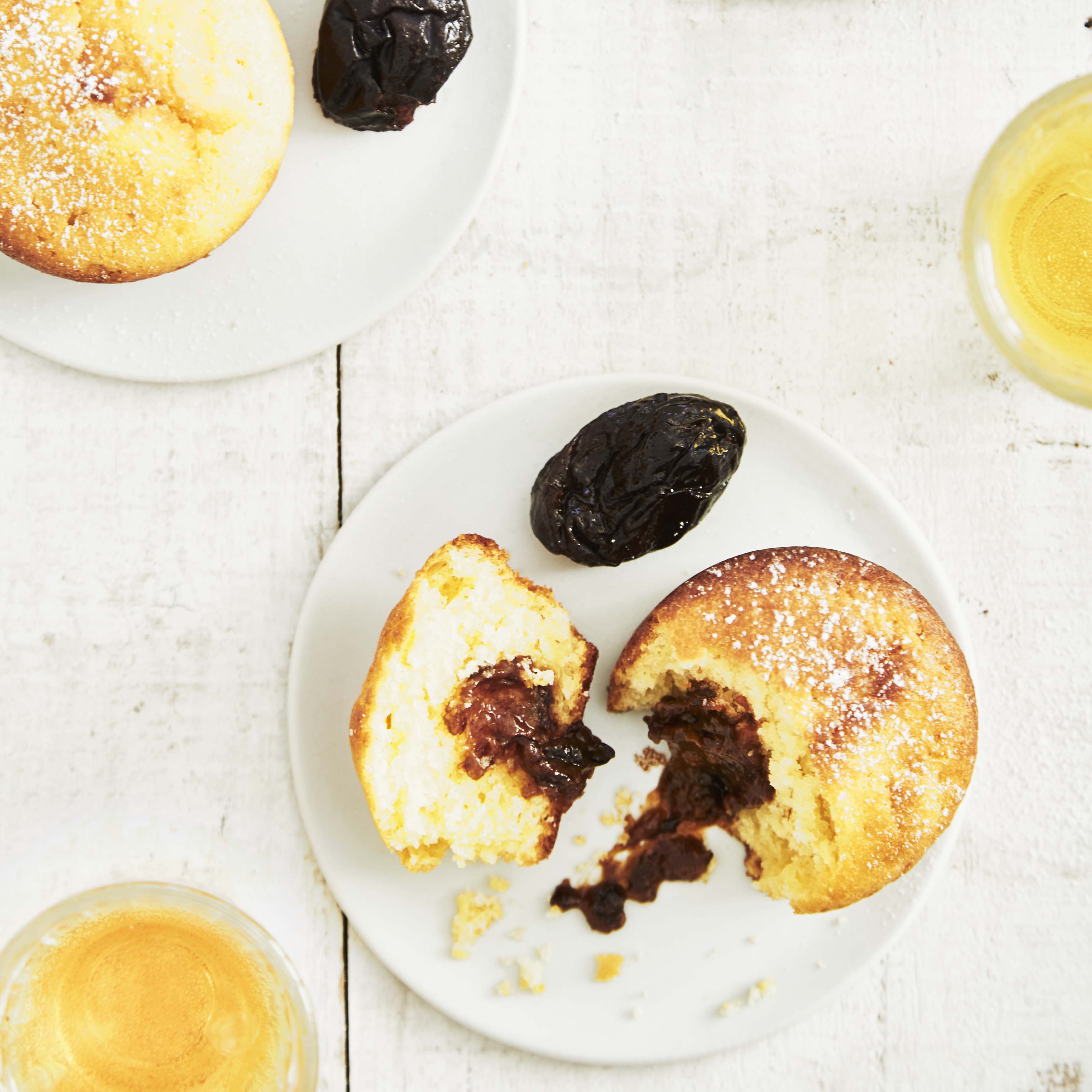 Cakejes met vloeibare vulling van pruimenjam