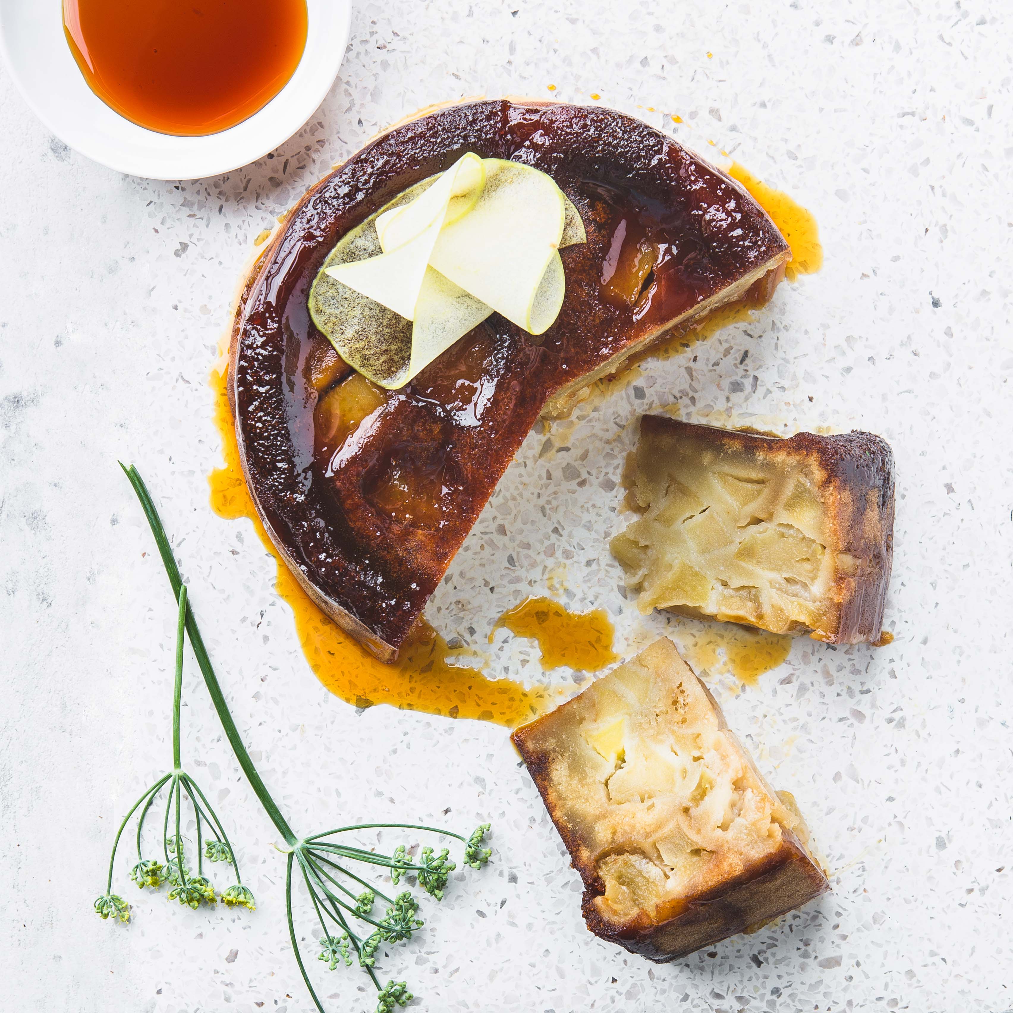 Pastel de manzanas con caramelo