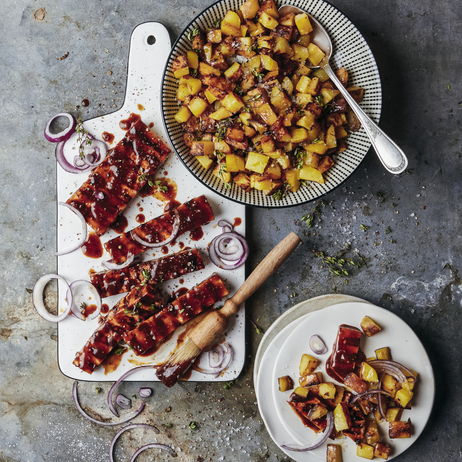 Tofu-Rippchen mit Thymian und Bratkartoffeln