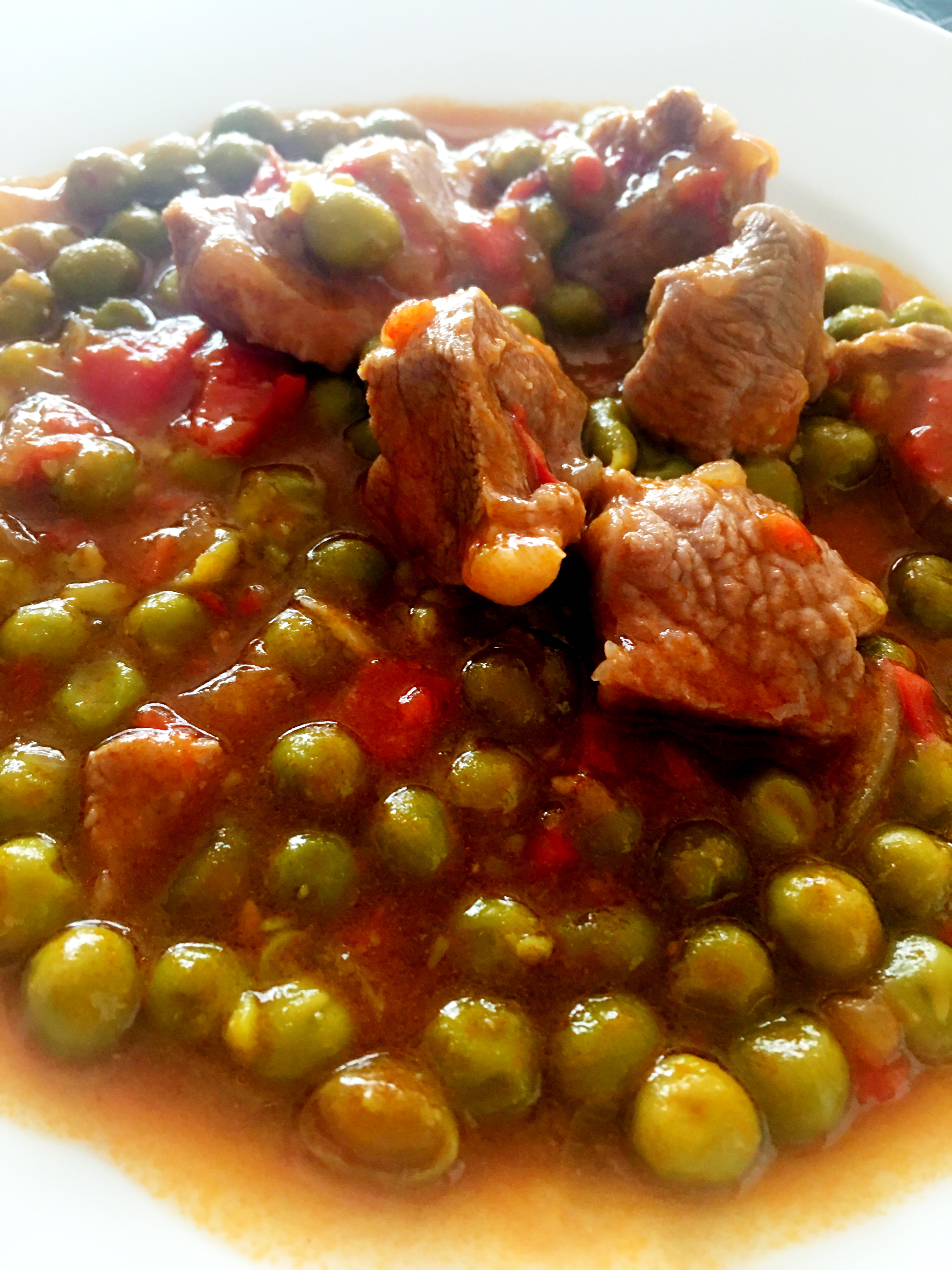 Pavo con guisantes
