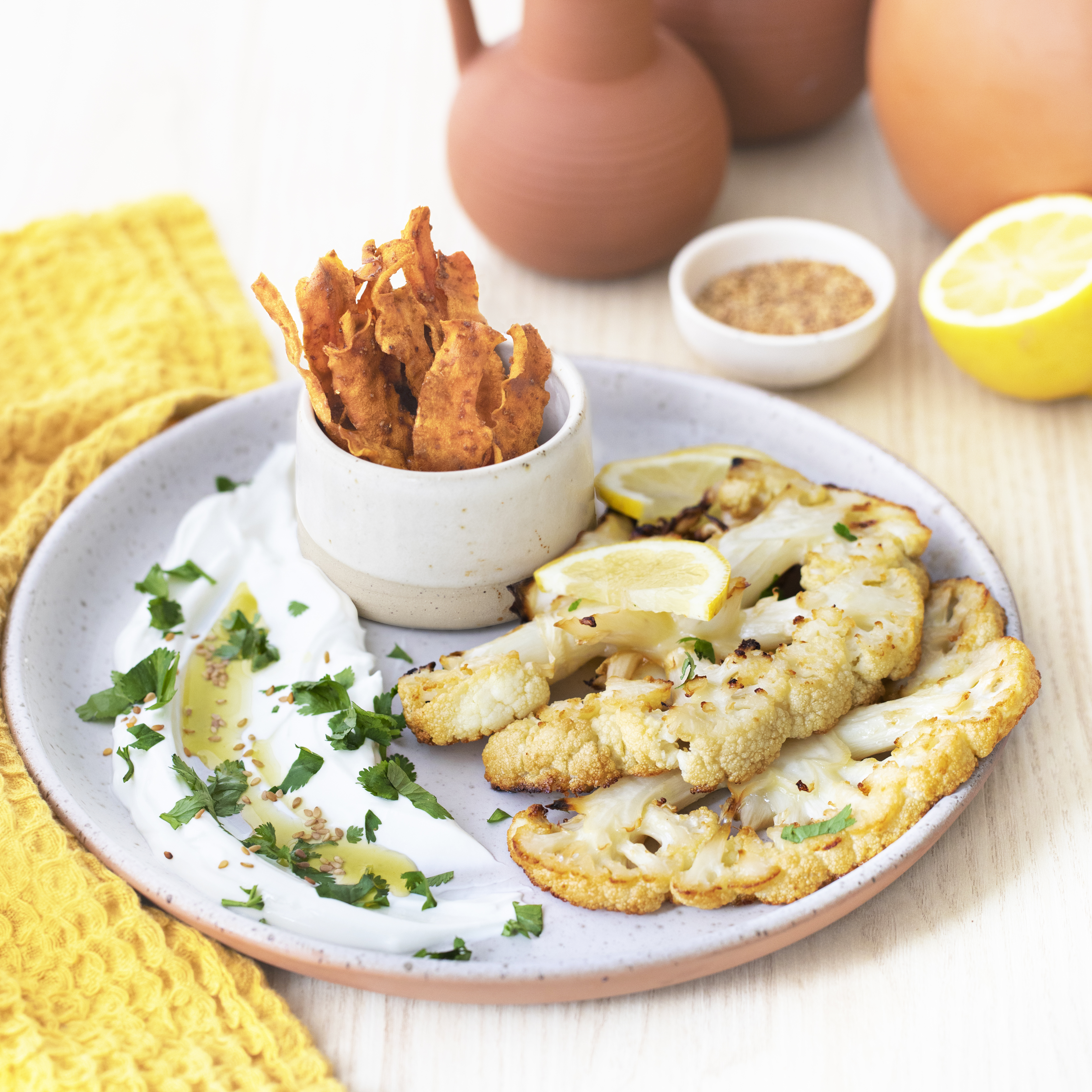 Filetes de coliflor con chips de zanahoria