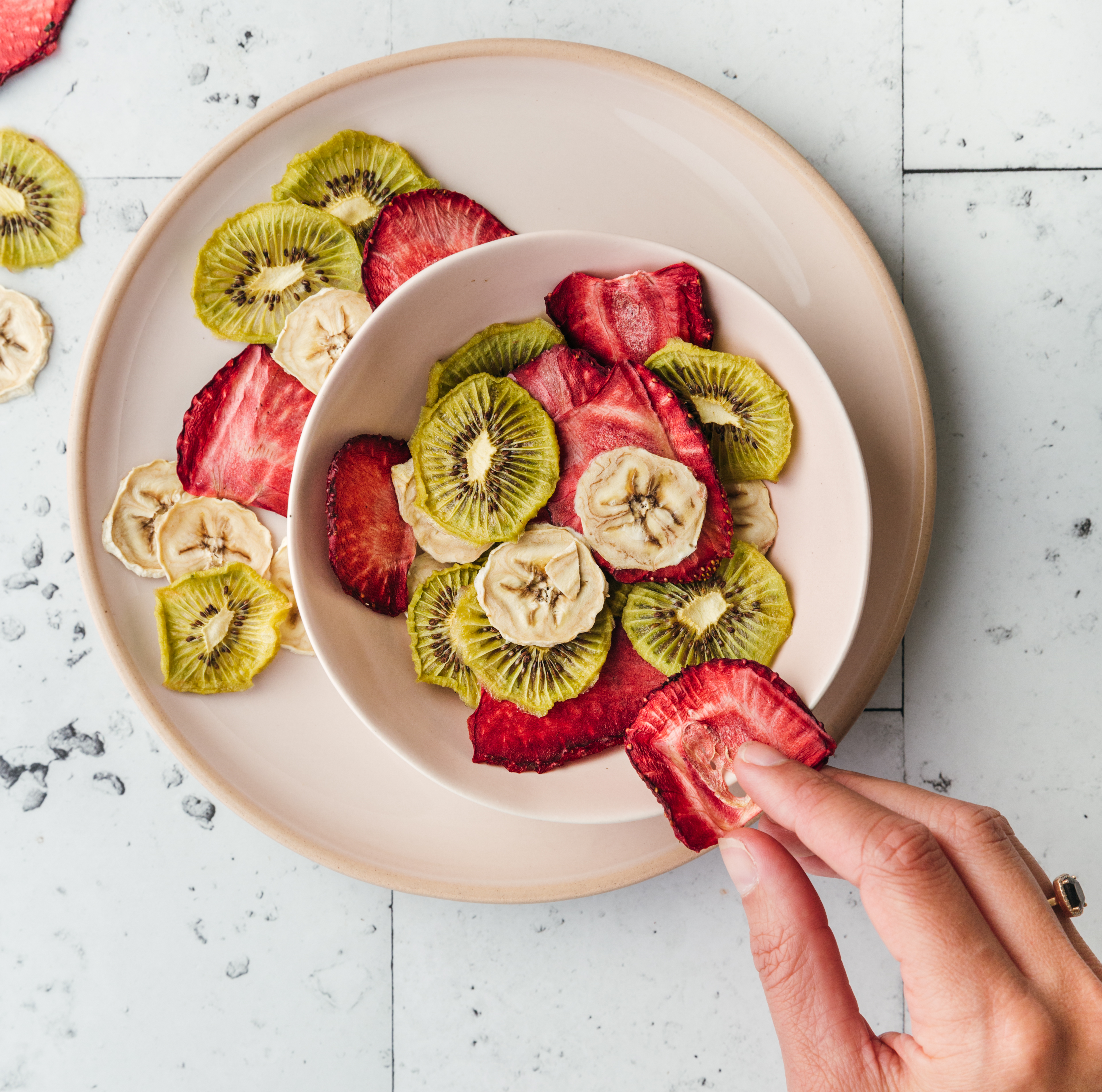 Mix van gedroogde banaan, kiwi en aardbei
