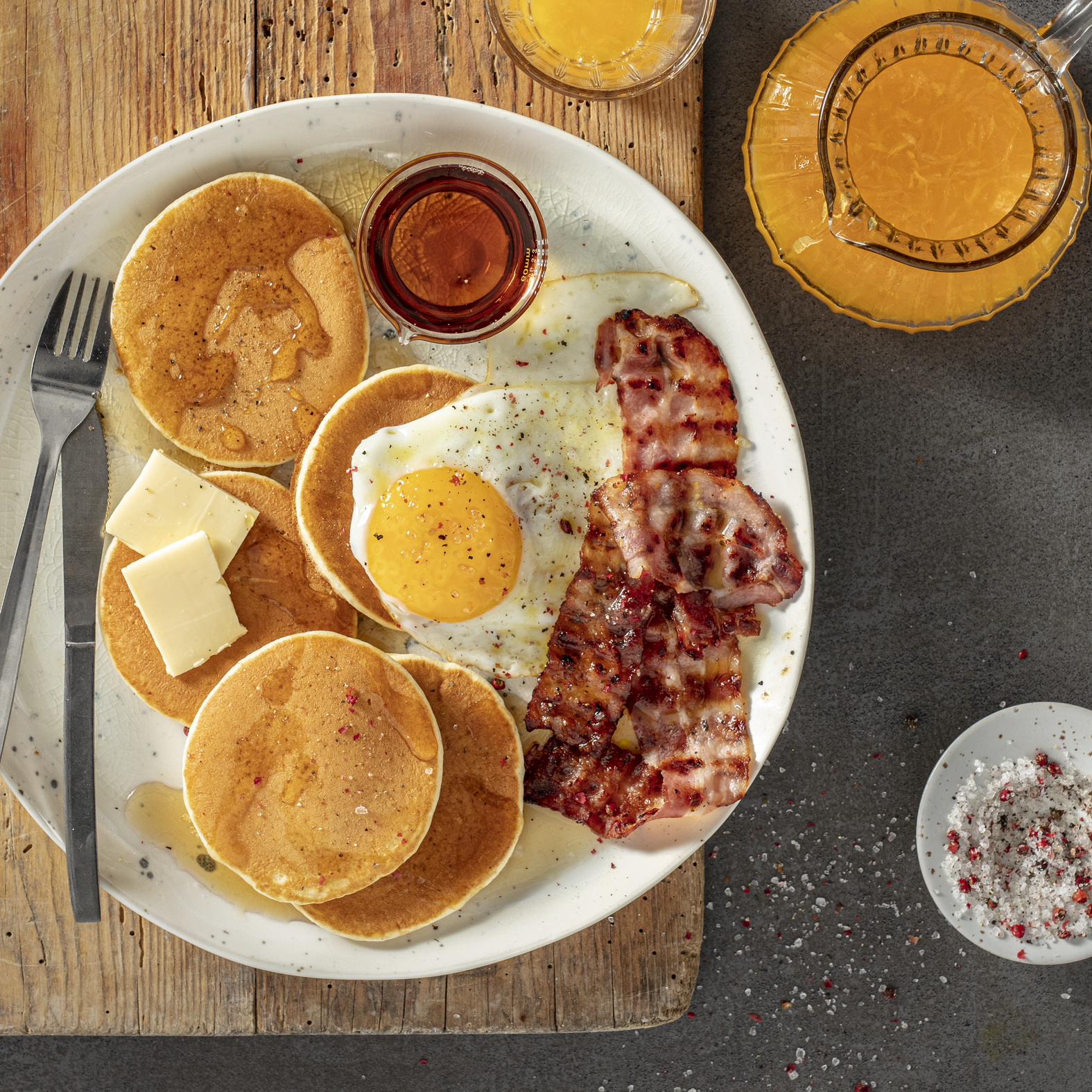 Pannenkoeken met eieren en bacon