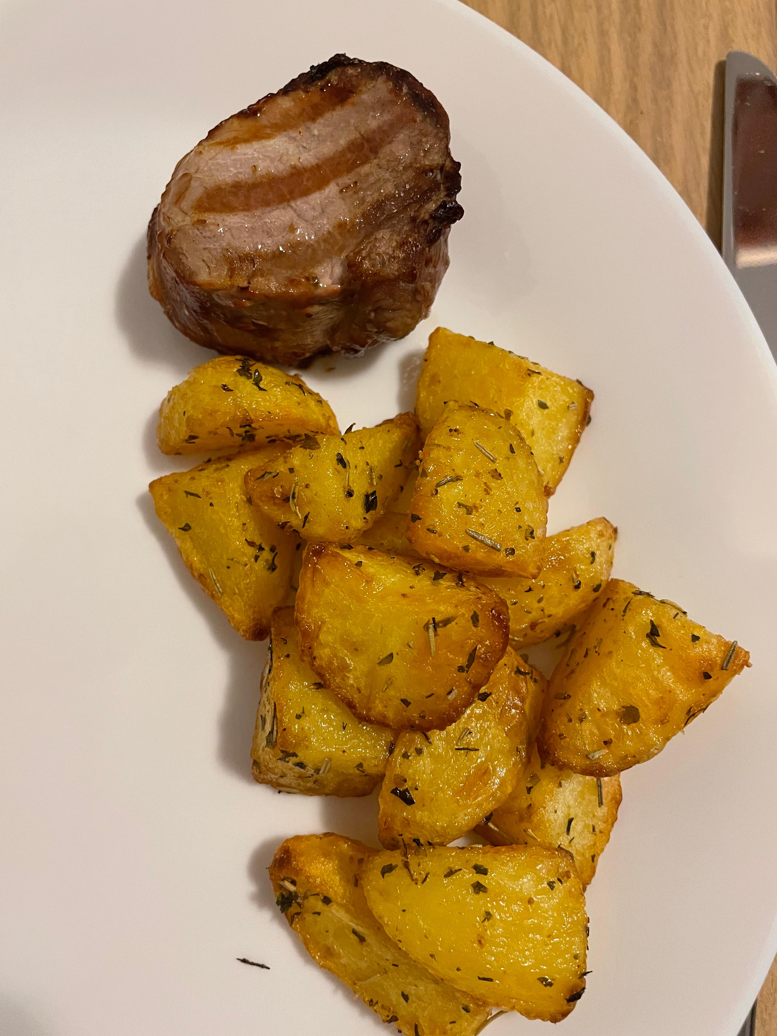 Kartoffeln mit Rosmarin, Majoran, Koriander & Knoblauch & Schweinefilet