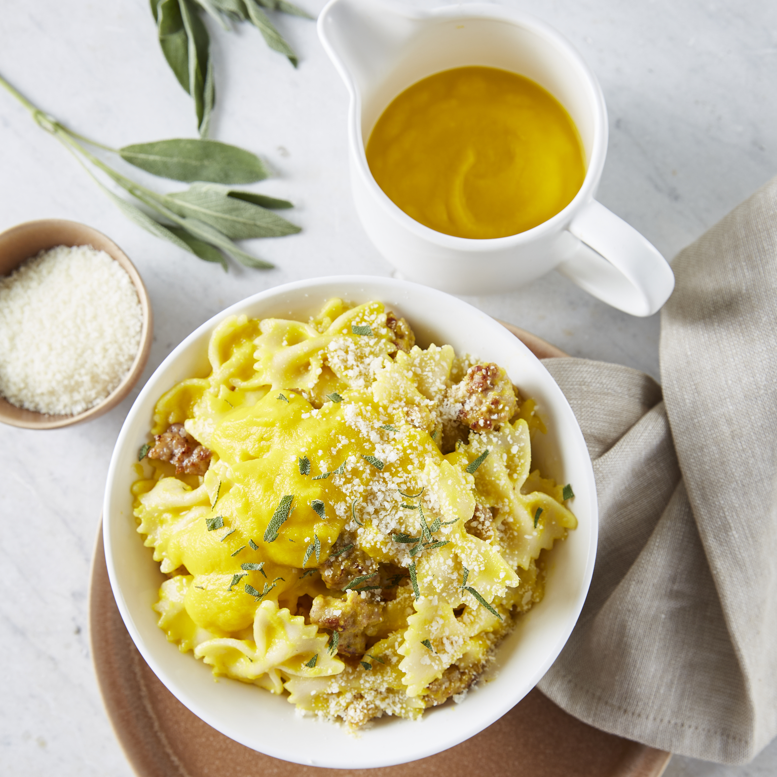 Pasta de calabaza con salchicha