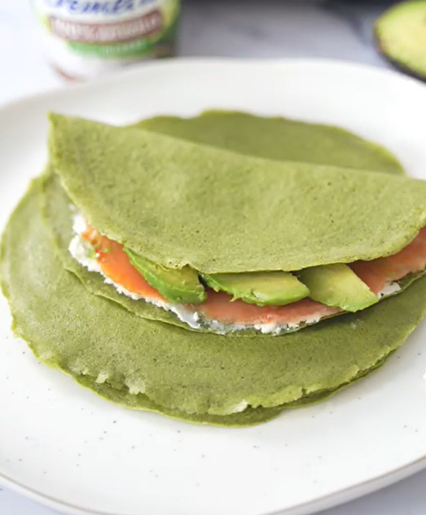 Crepes de espinacas con queso crema y salmón ahumado