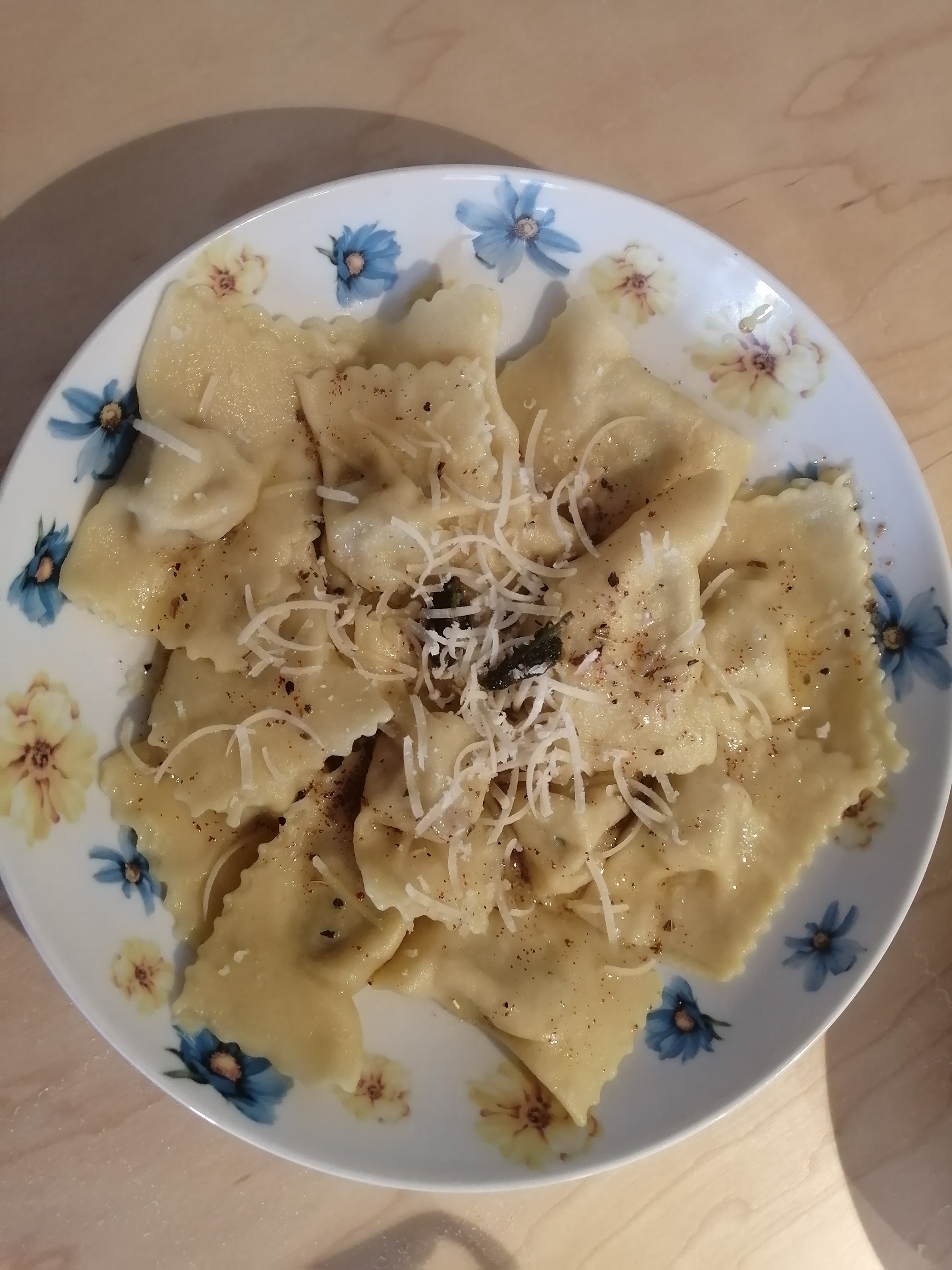 Ravioli crudo e scamorza