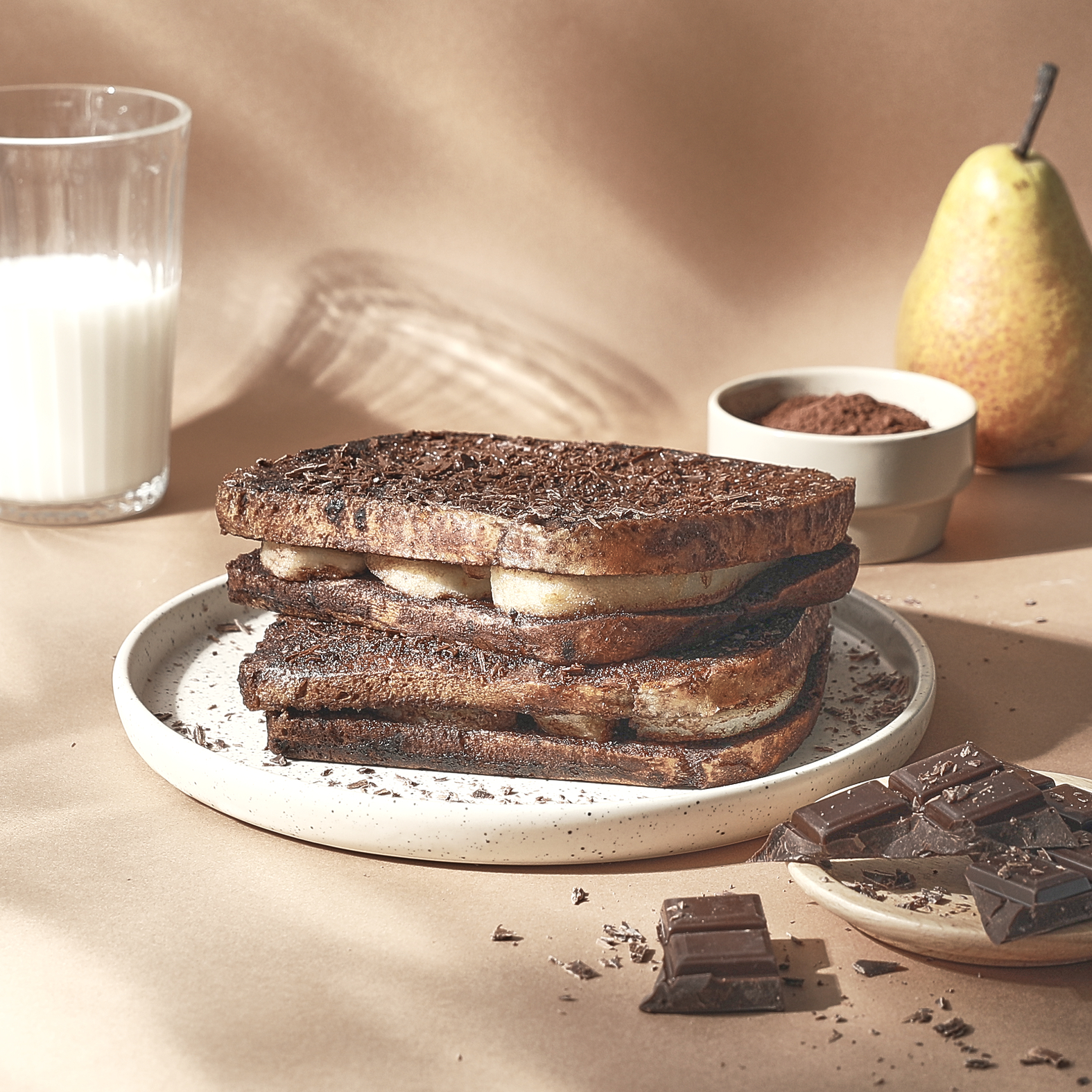 French-Toast mit schmelzender Birne und Schokolade