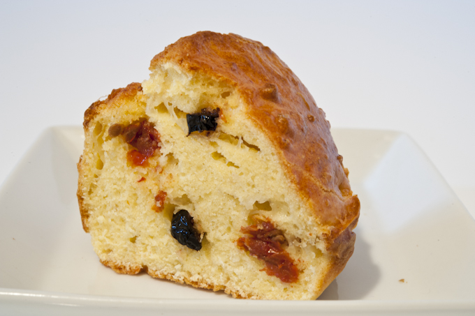 Tortini con olive e pomodori secchi