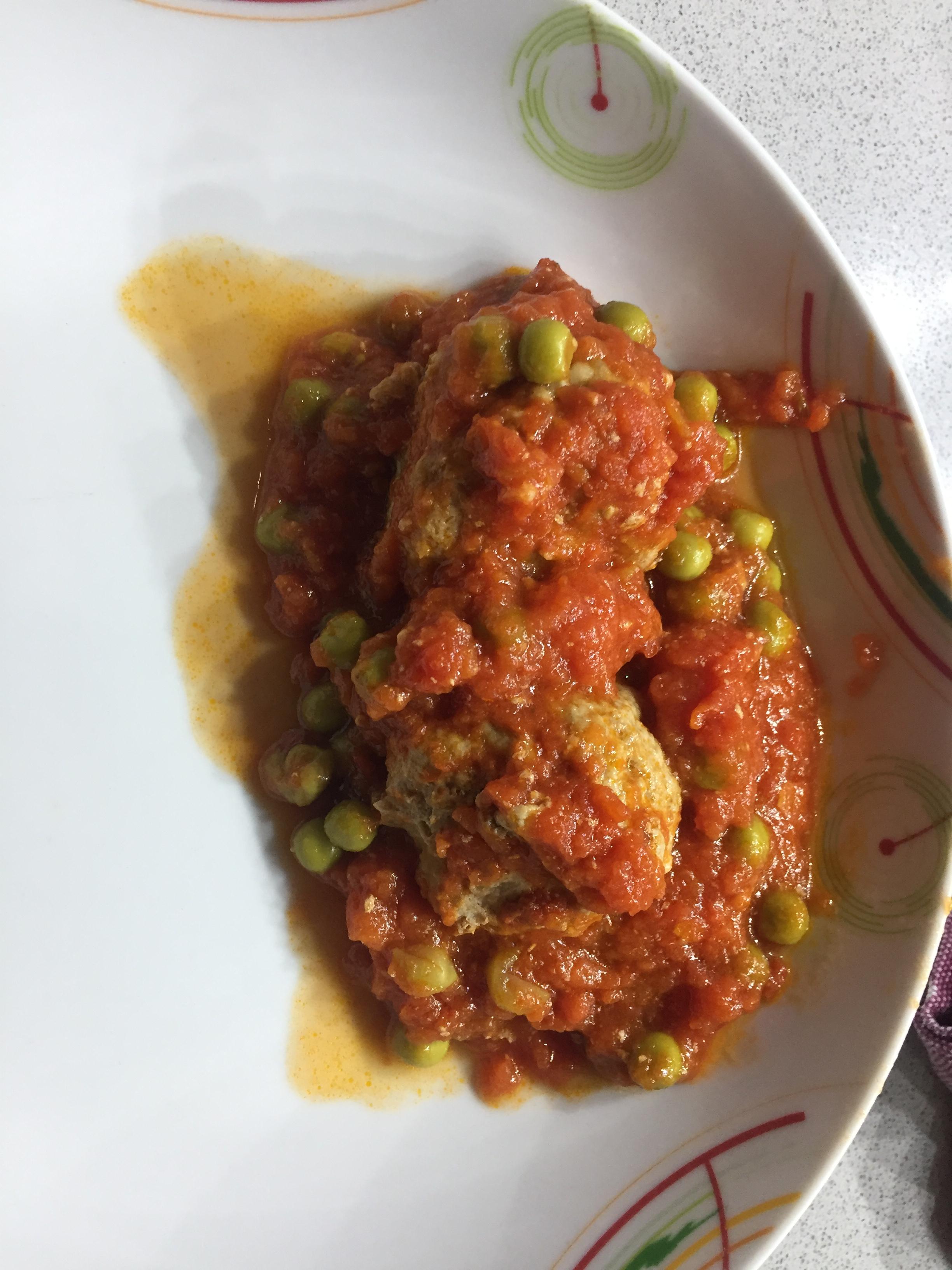 Polpette al sugo con piselli
