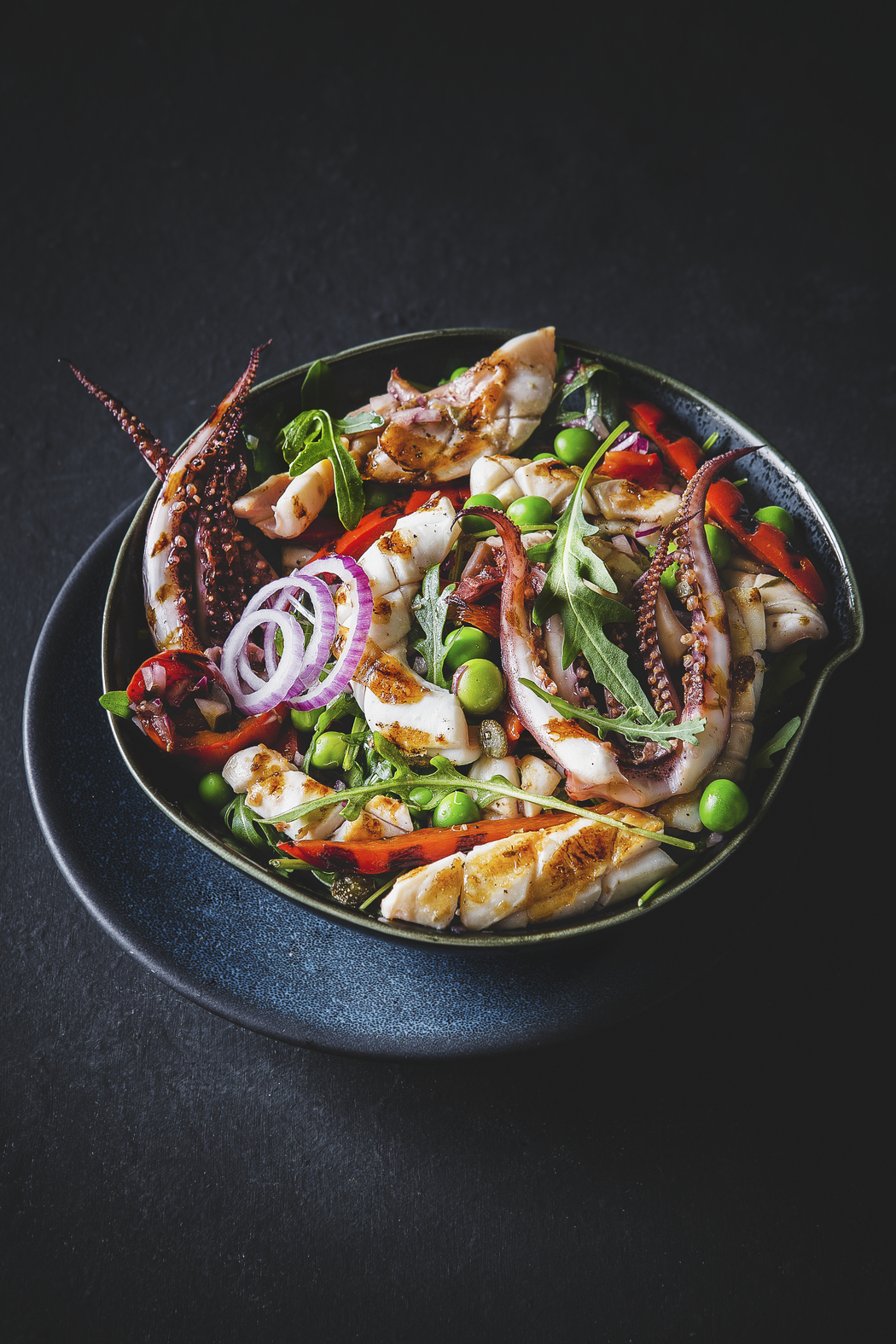 Salat mit gegrilltem Tintenfisch mit Zitrone & Kapern