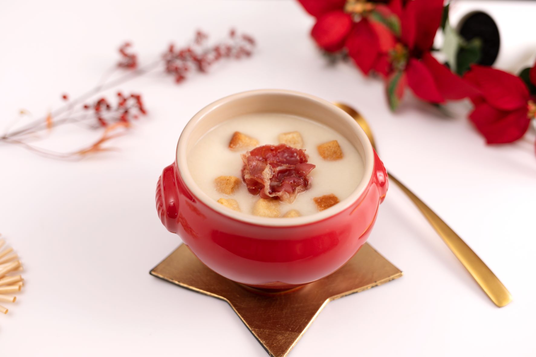 Crema de cebolla con crujientes de jamón