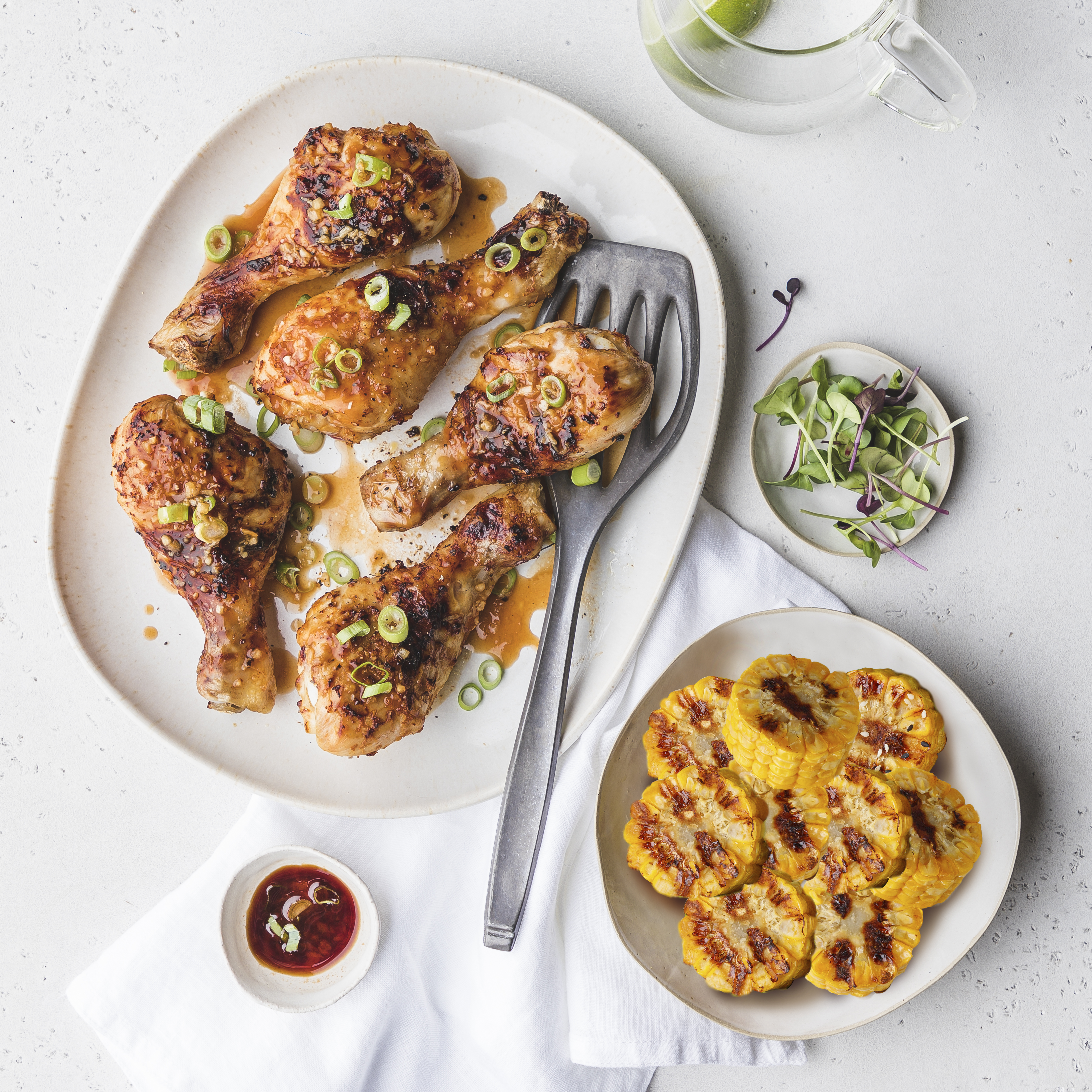 Coxas de frango caramelizadas com gengibre e milho