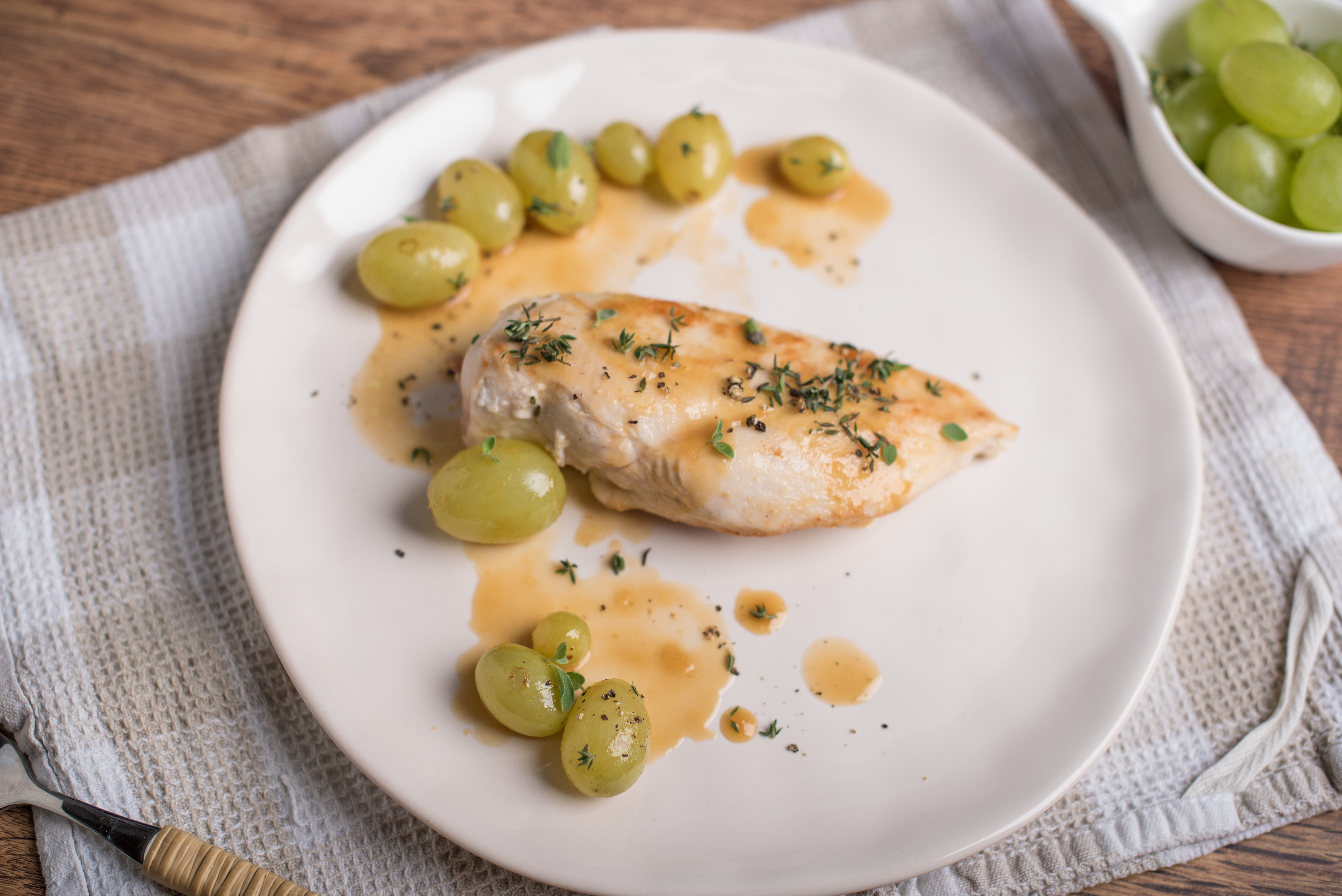 Petti di pollo all'uva e moscato