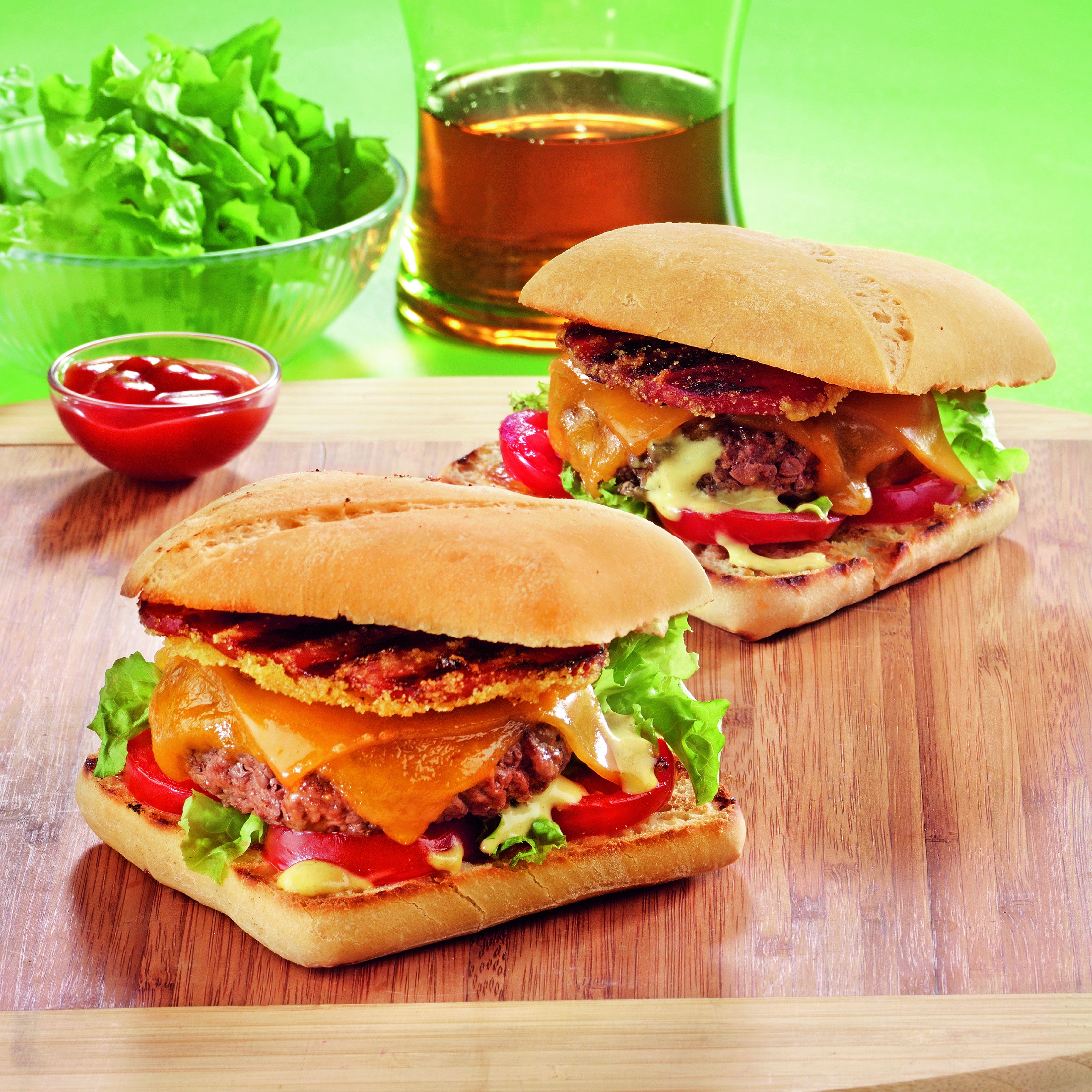 Cheeseburger mit geräuchertem Schweinebauch