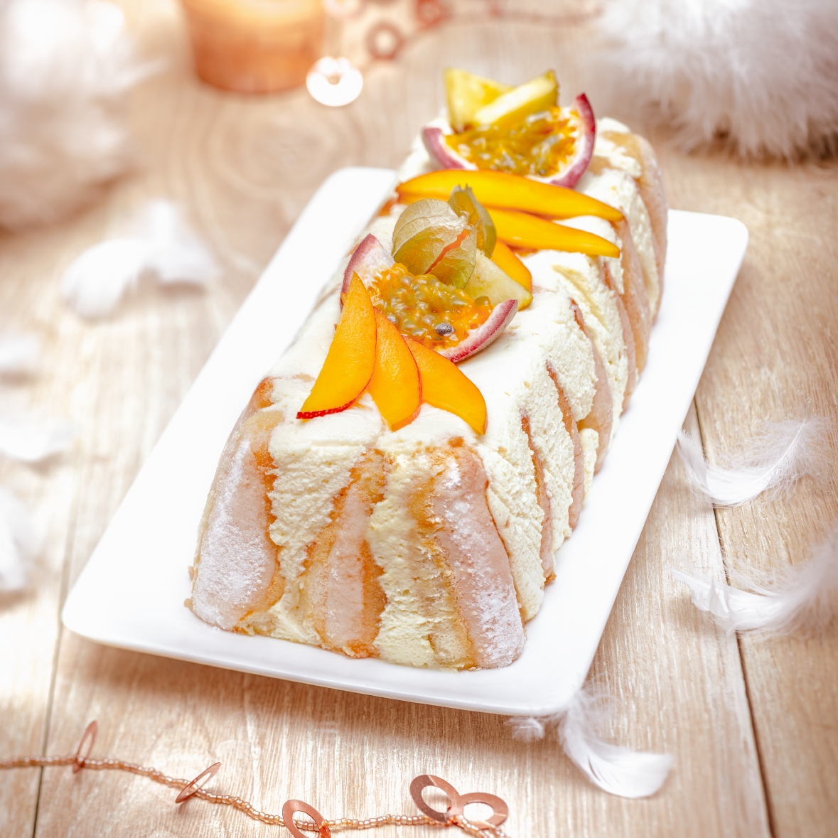 Tronco al estilo de un tiramisú de frutas tropicales