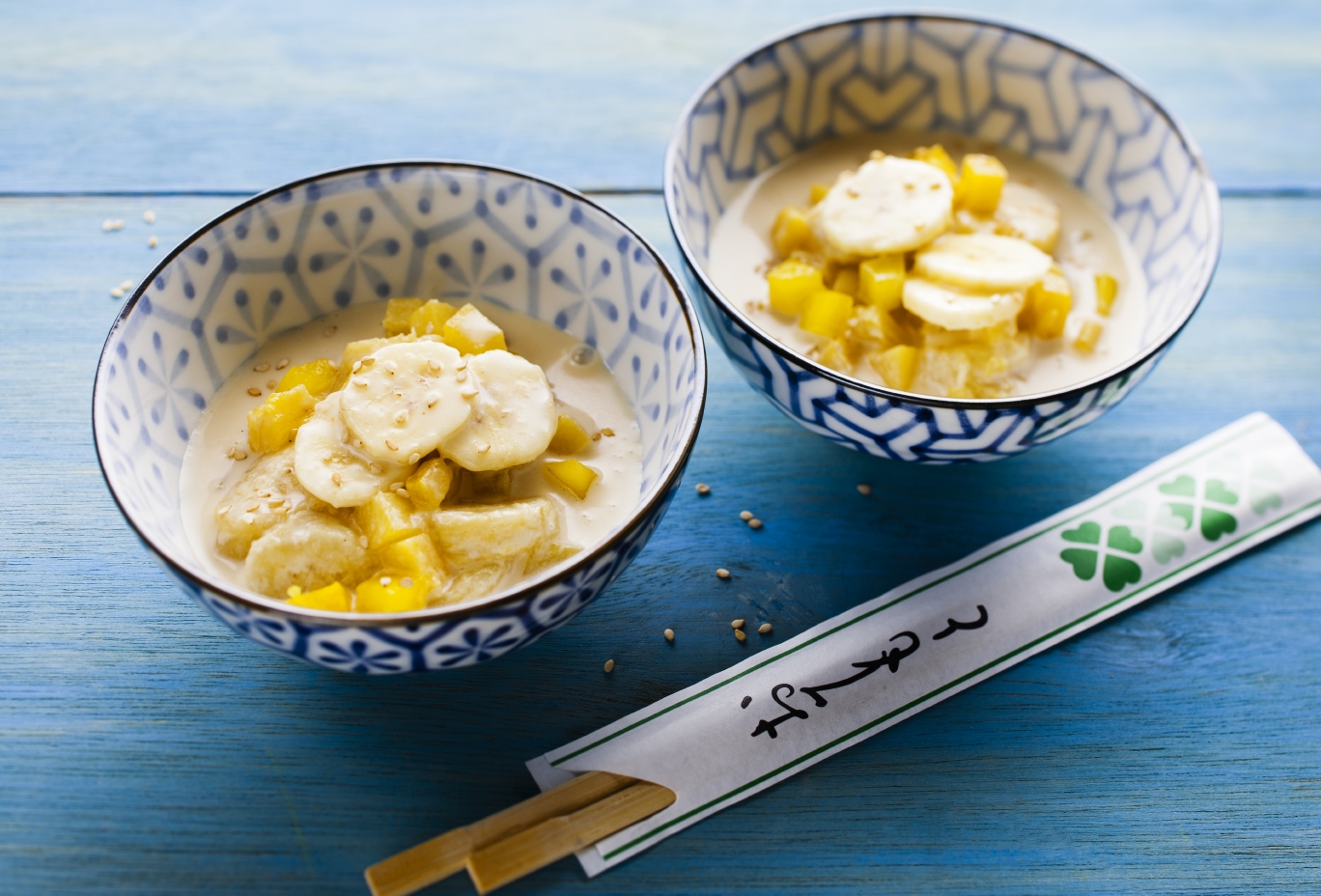 Sopa de leite de côco e fruta