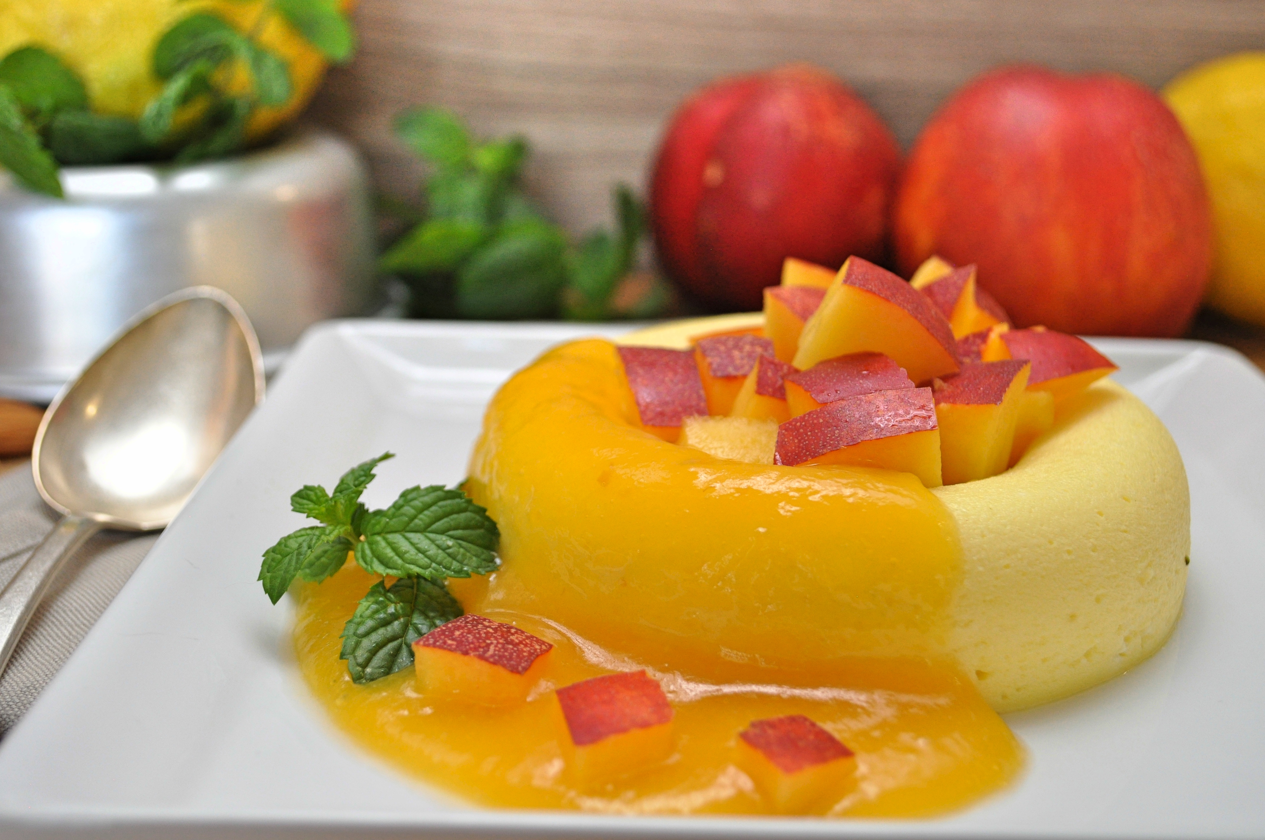 Tortino ricotta e salsa di pesche