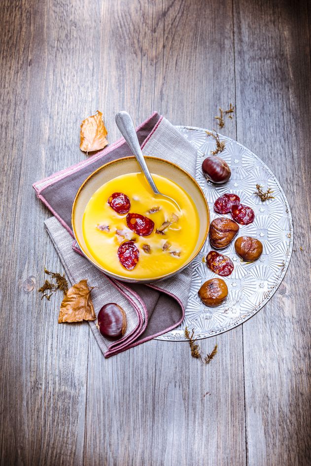 Pompoensoep met kastanjestukjes en chorizo