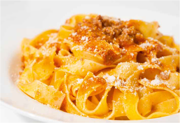 Tagliatelle al ragù di salsiccia