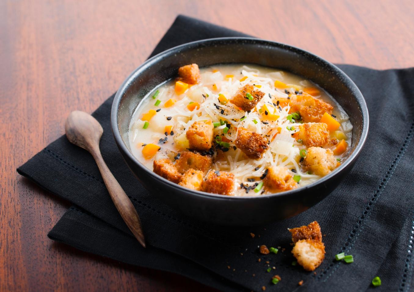 Veganer Gemüseeintopf Mit Kohlrabi, Möhren, Kartoffeln Und Mais Von Ars