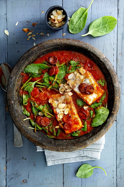 Visstoof met chorizo, spinazie en amandel