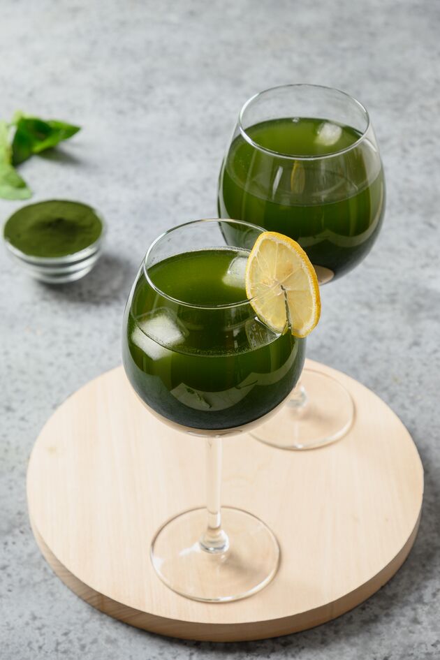 Smoothie van spirulina en limoen