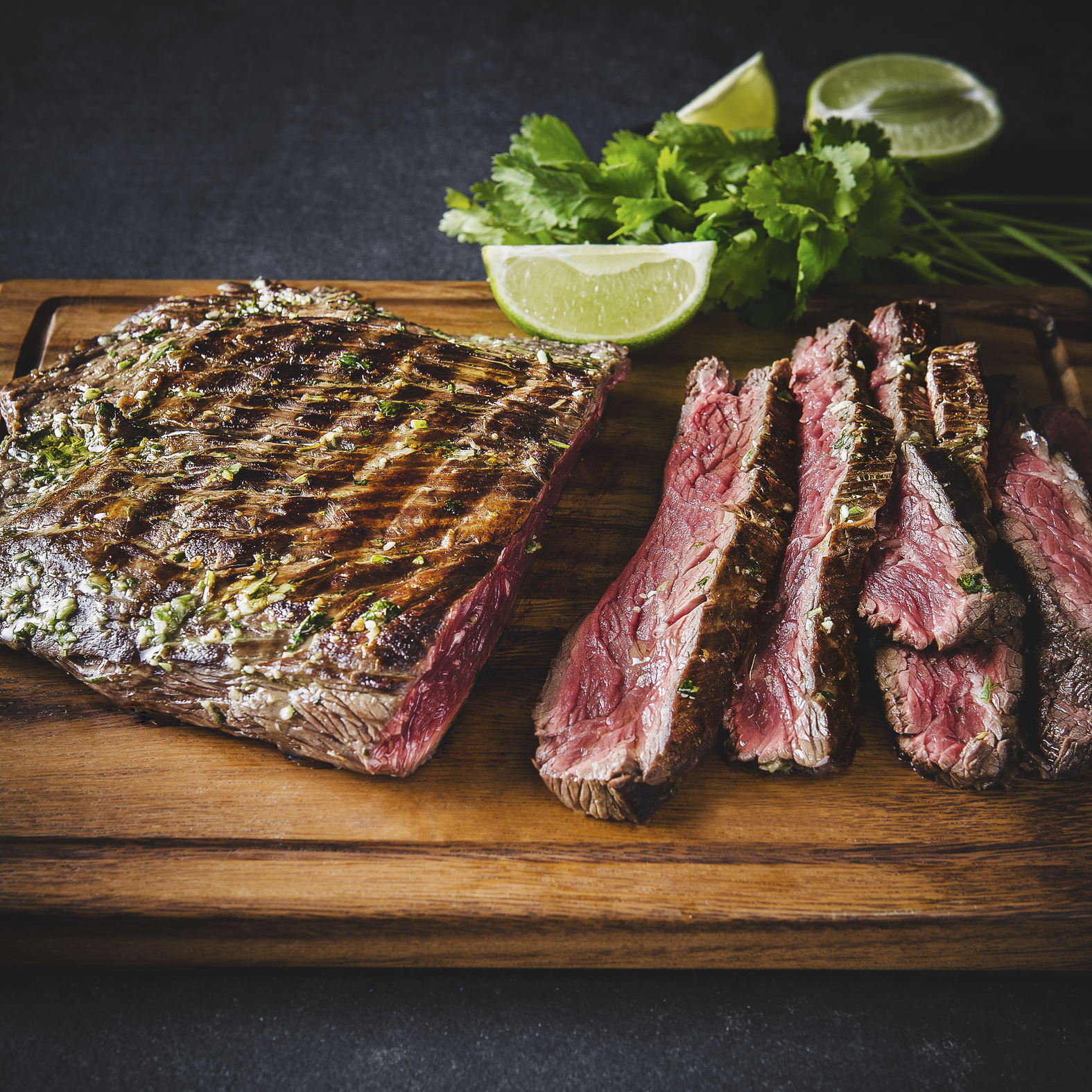 Gemarineerde flanksteak met limoen en koriander