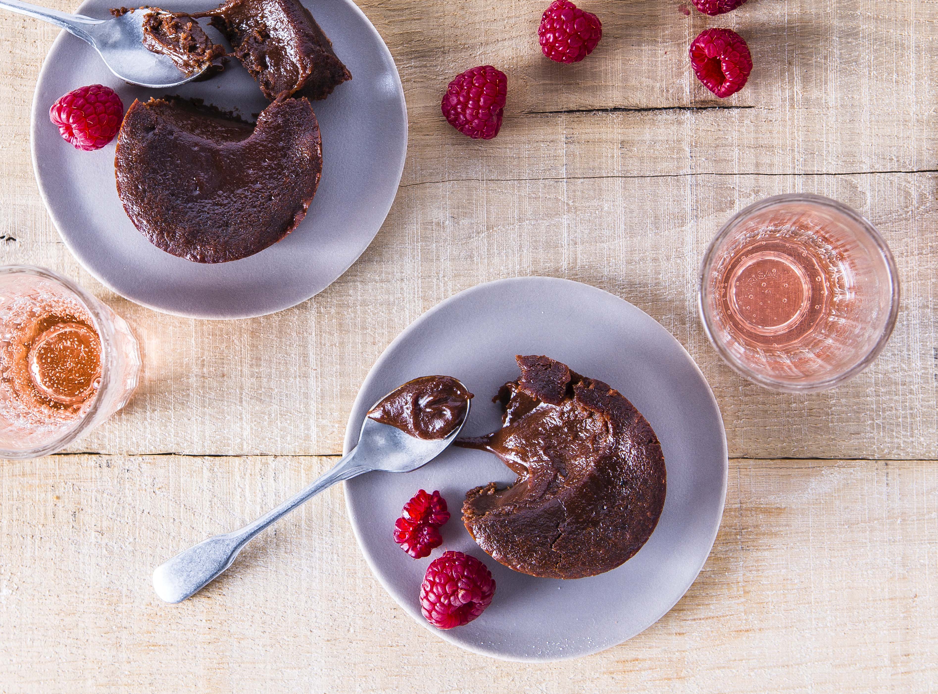 Vegan en glutenvrije vloeibare chocoladecakejes