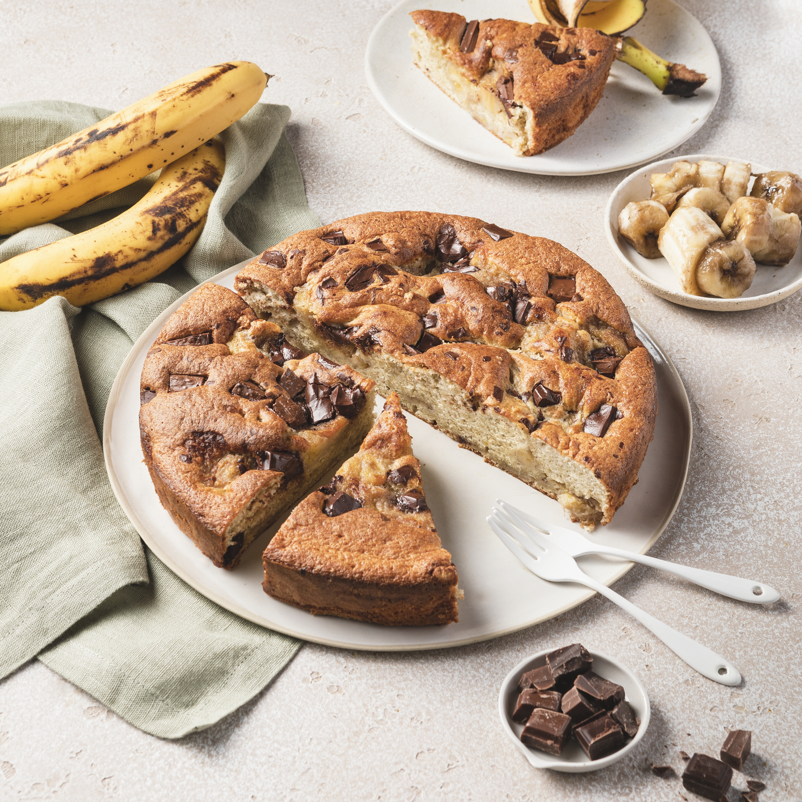 Bolo fofo de banana e chocolate