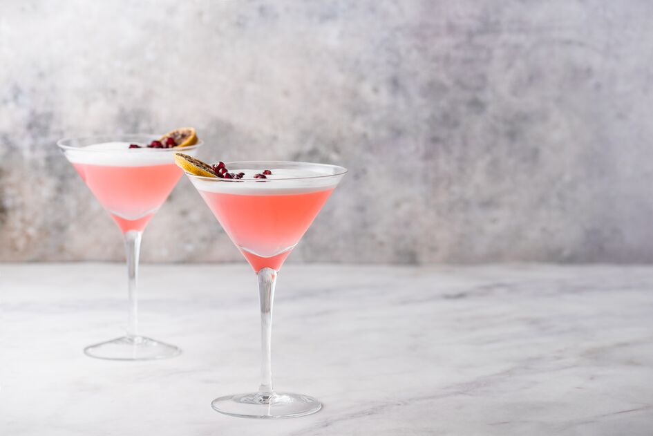 Cóctel Cosmopolitan con granada