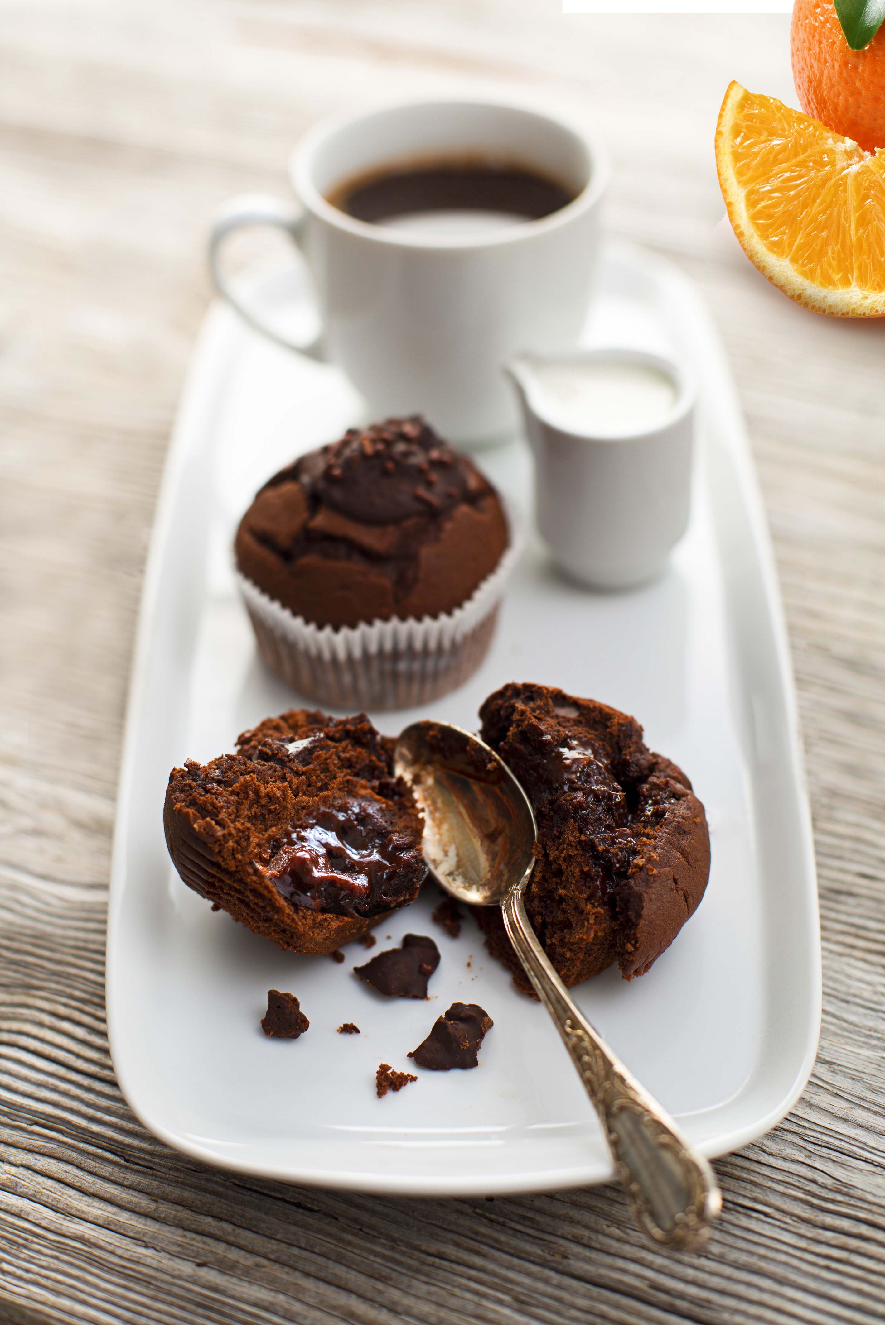 Vloeibare cakejes met chocolade en sinaasappel