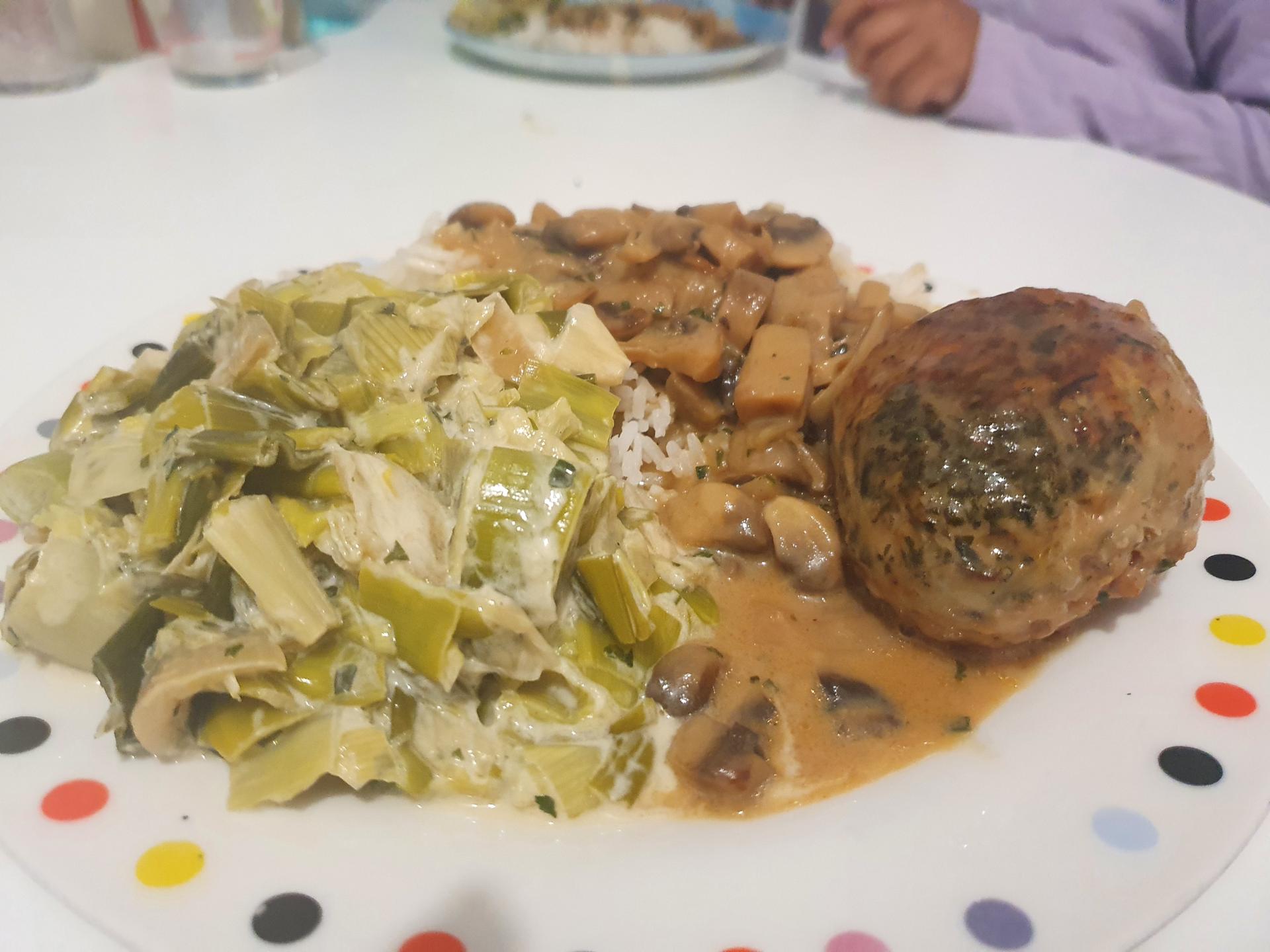 Cocotte de crépinettes de porc à la crème et champignons - Recette