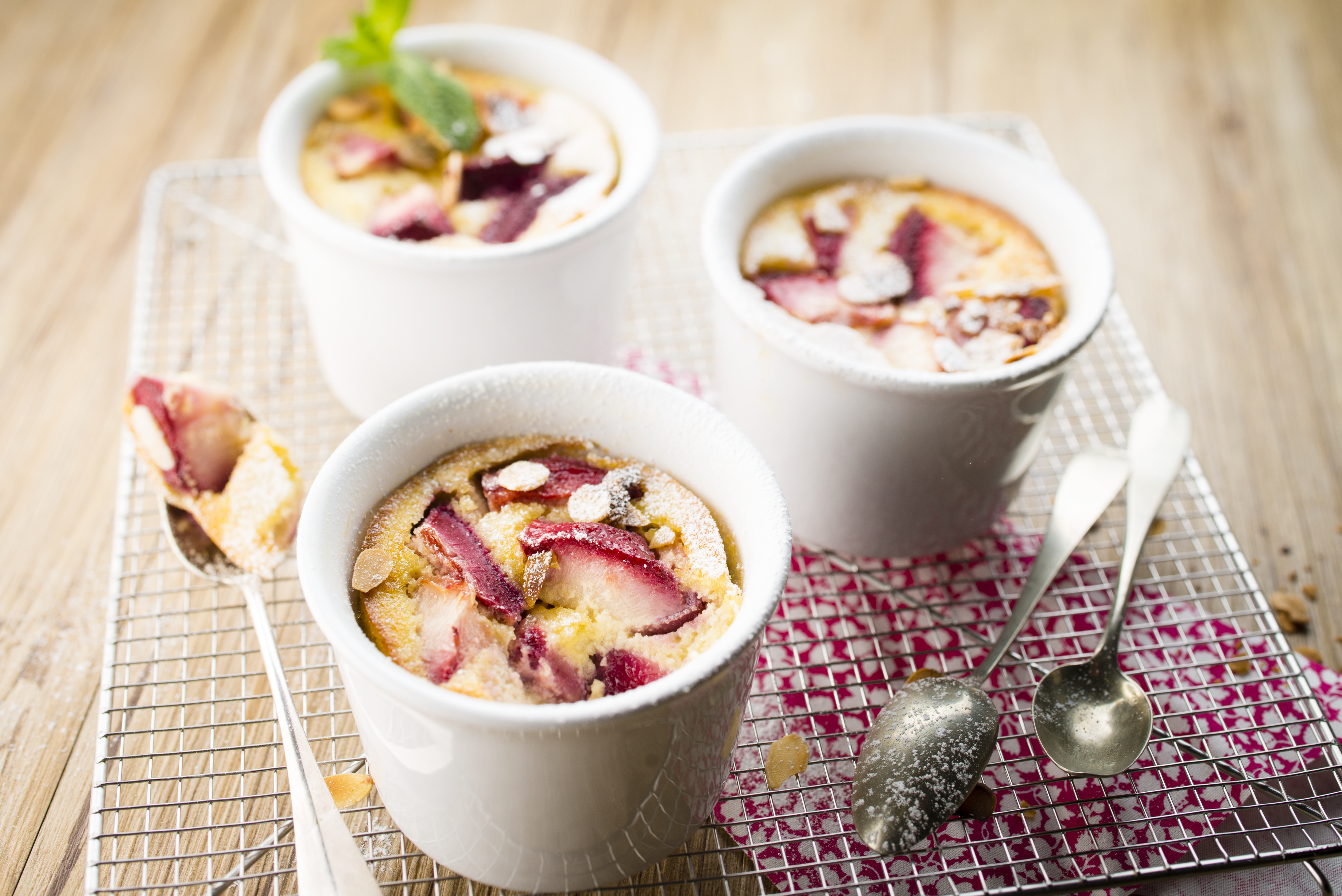 Clafouti con pesche e mandorle