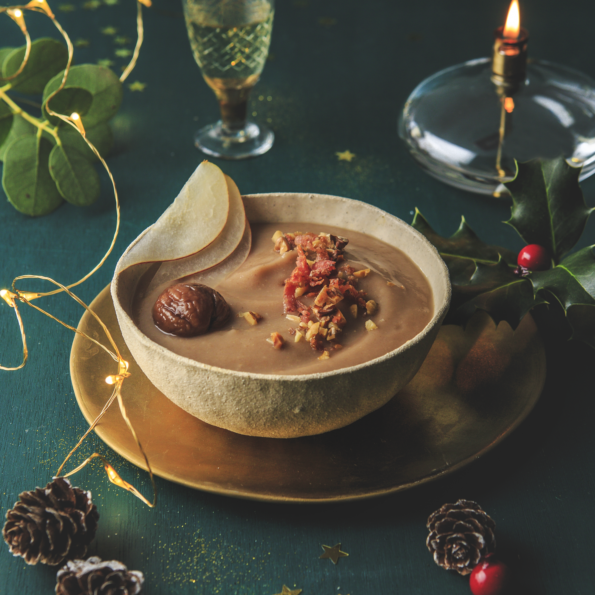 Sopa cremosa de pera y castañas