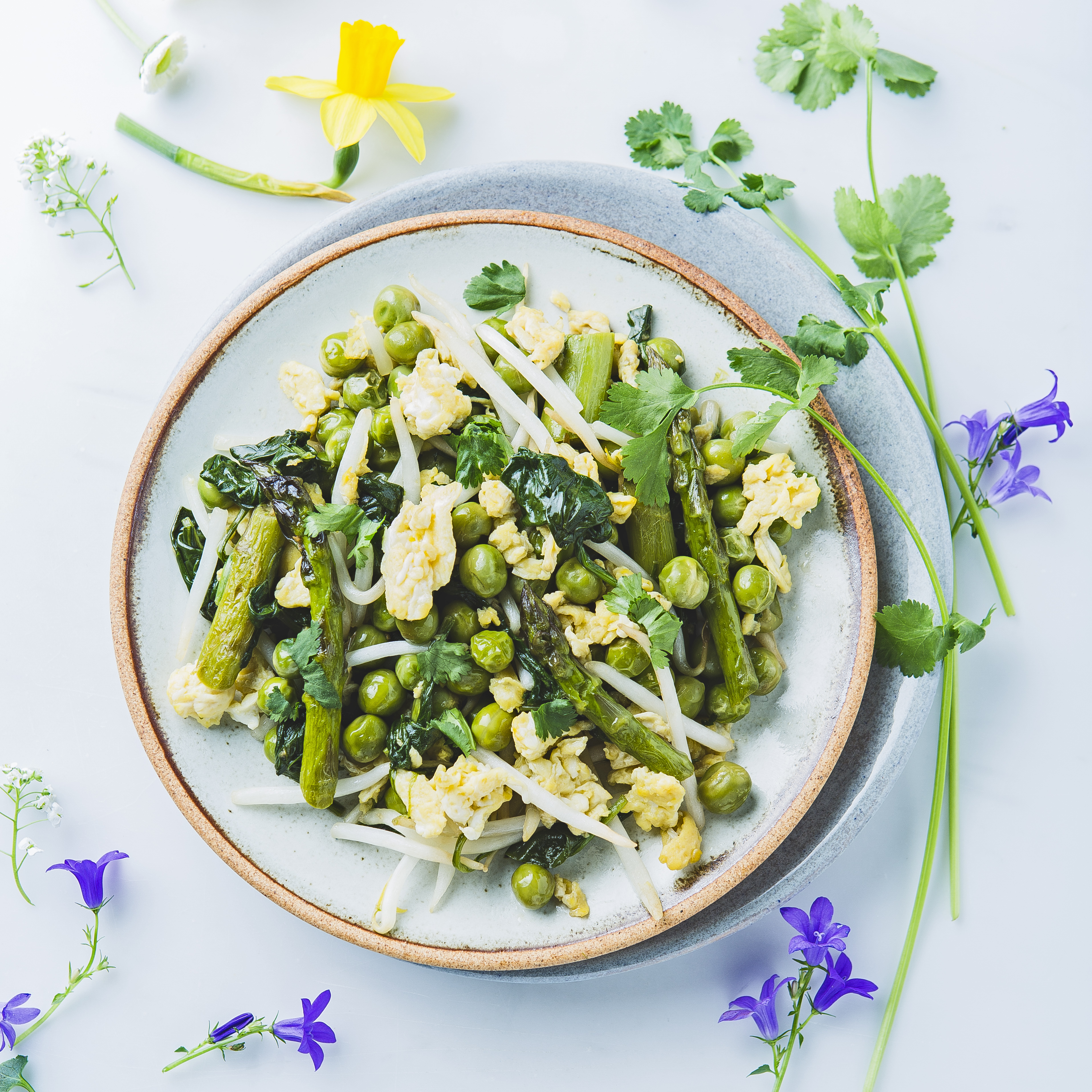 Wok de verduras con huevo