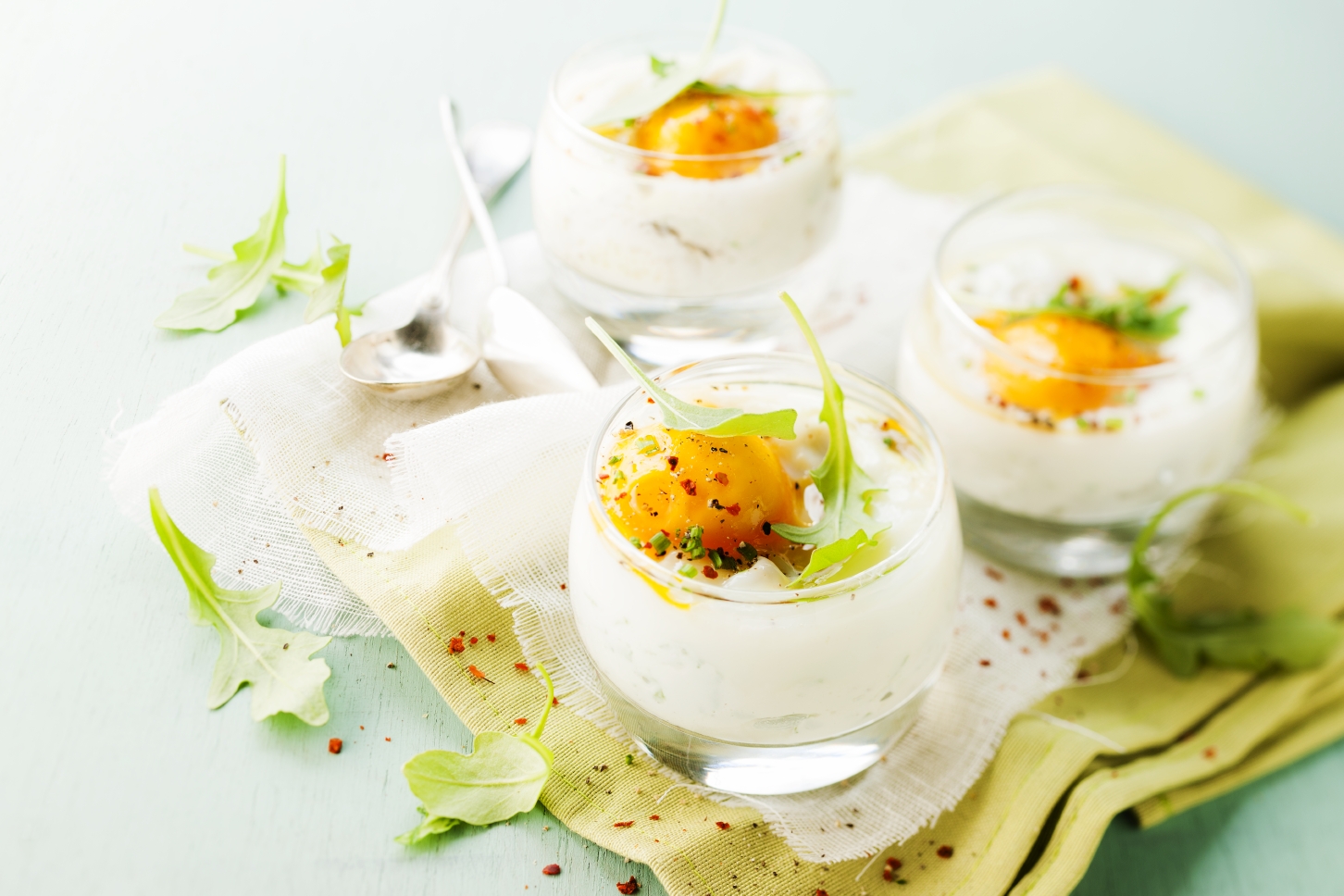 Cocotte con uovo e carciofi