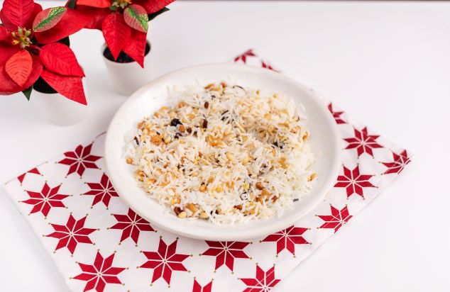 Arroz pilaf con azafrán y piñones