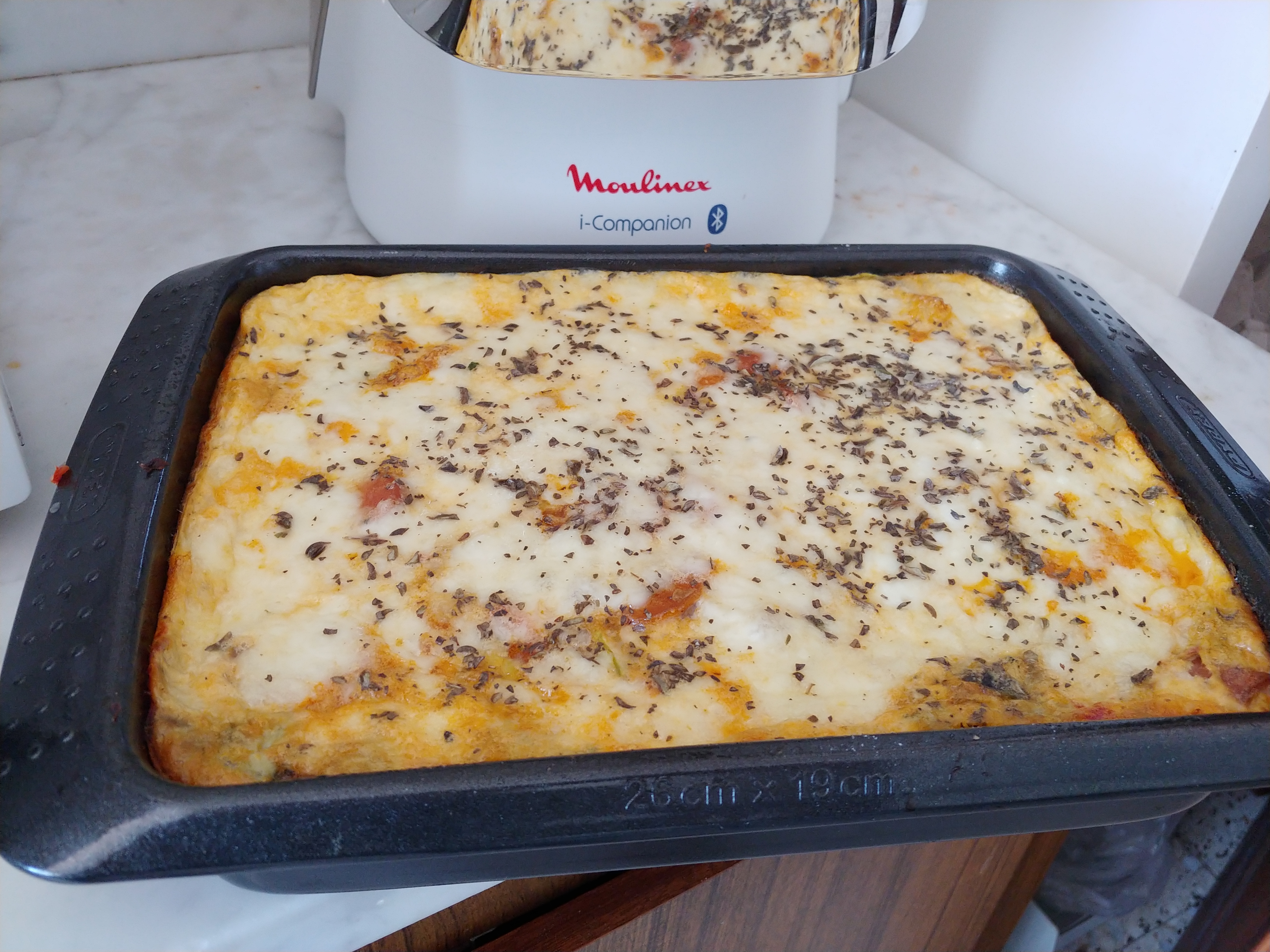 Tortilla de papas y verduras al horno