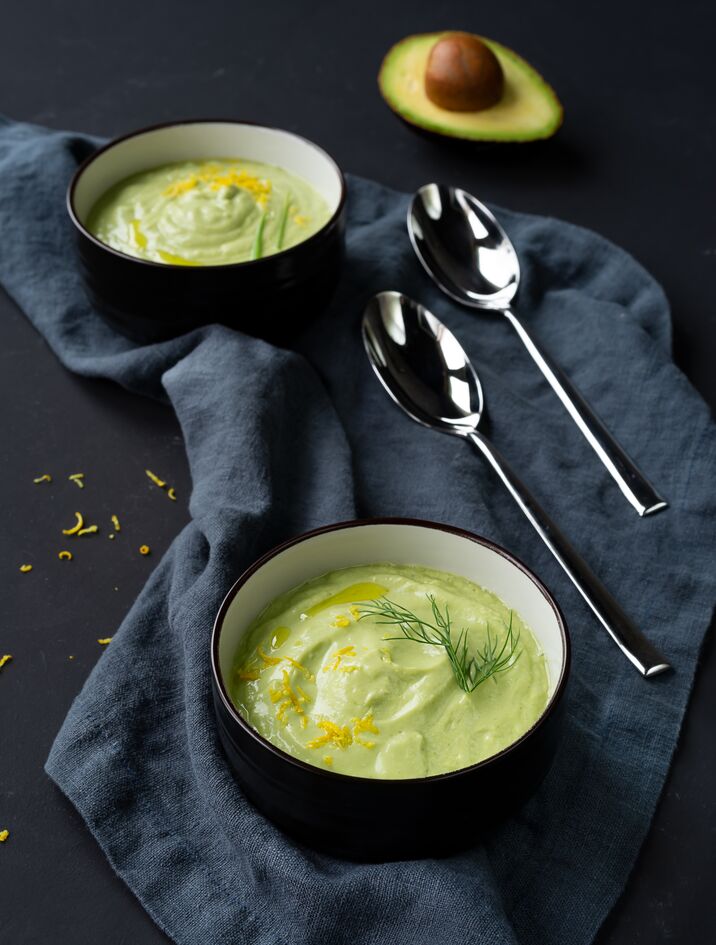 Sopa picante de aguacate y pepino