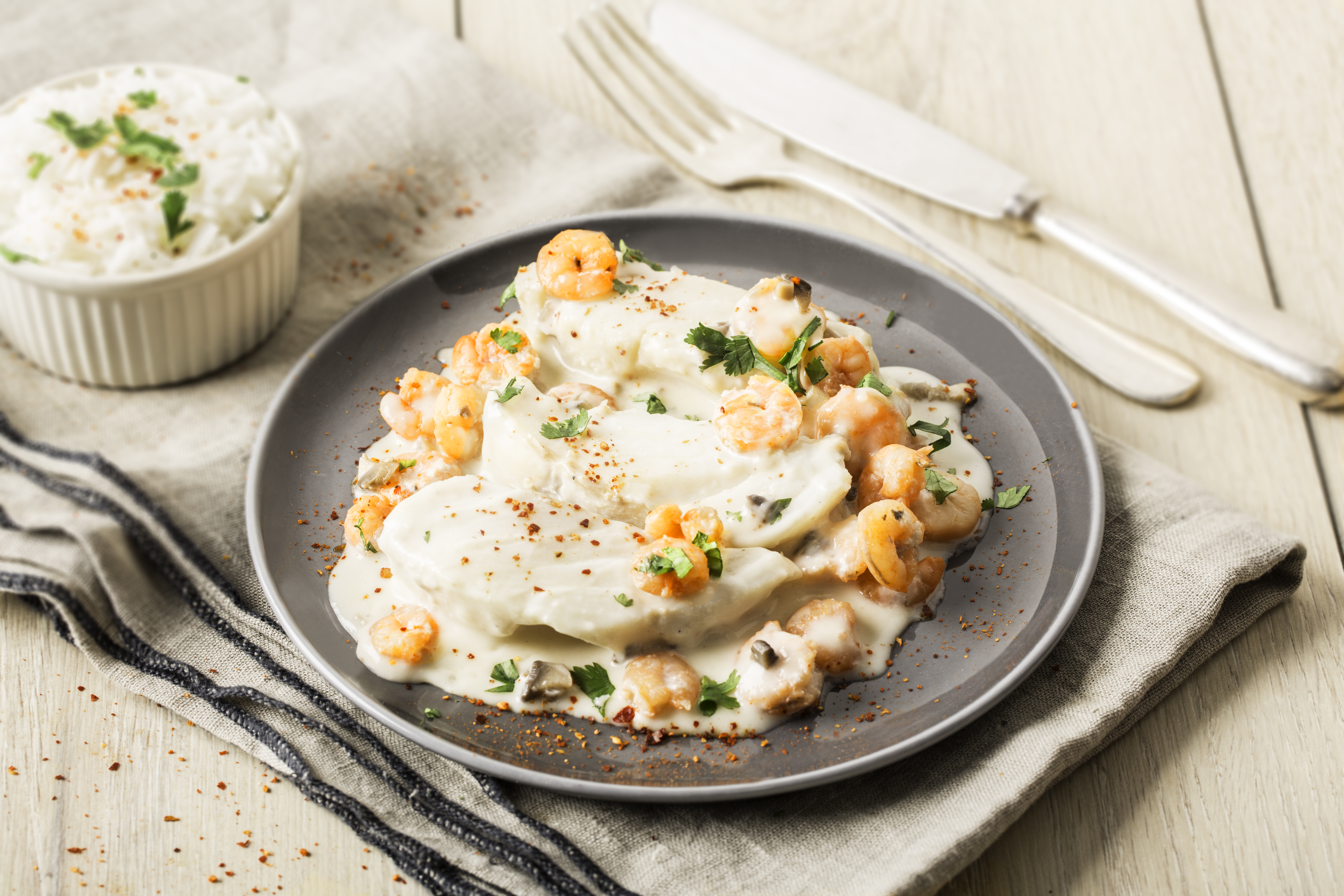 Bacalao con colas de gambas