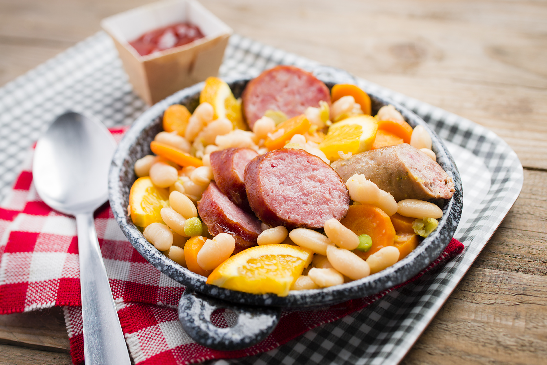 Salsicce e fagioli in umido