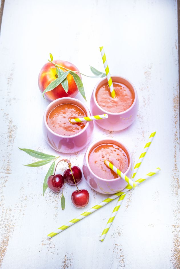 Smoothie aus Kirschen und Nektarinen