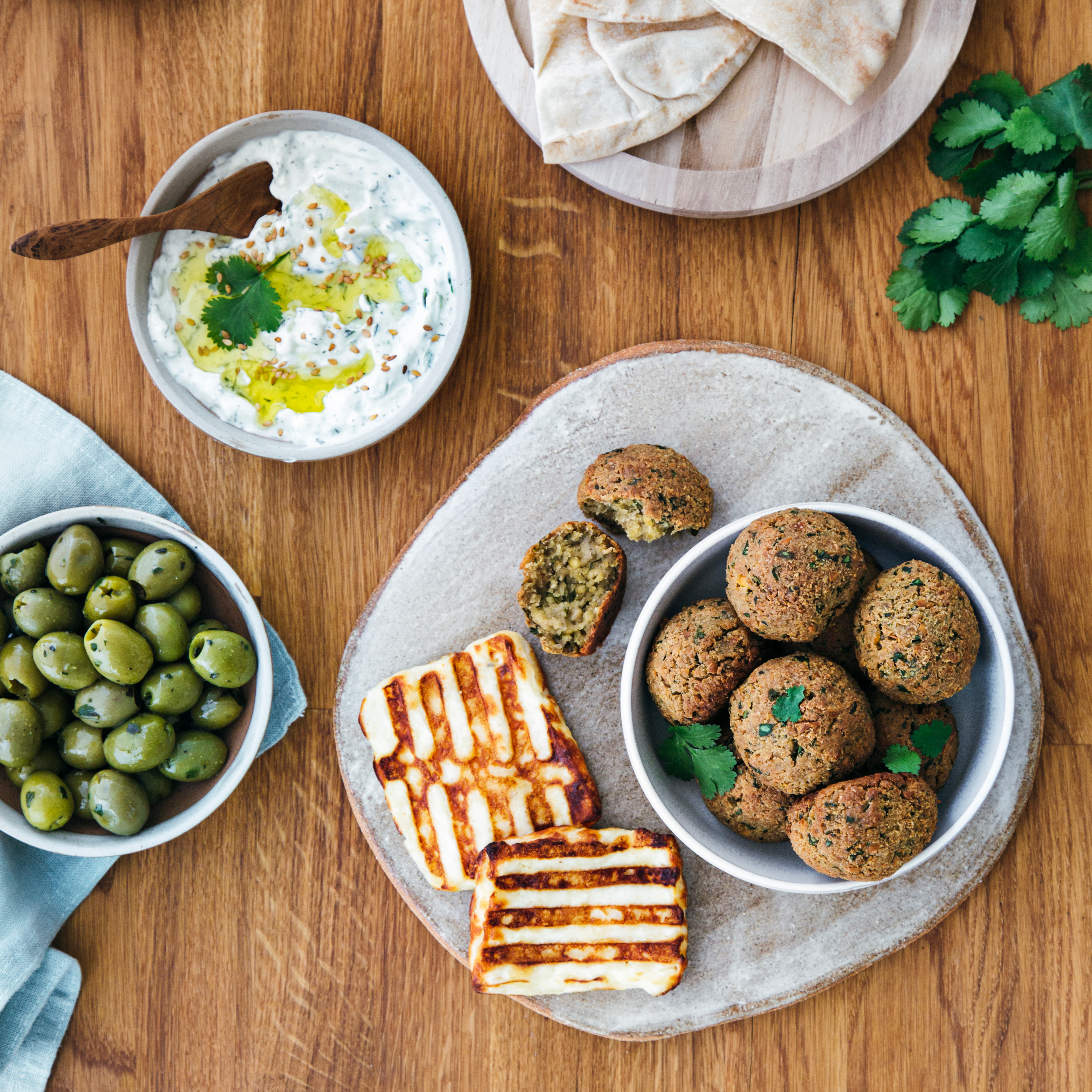 Gegrillter Halloumi und Falafel
